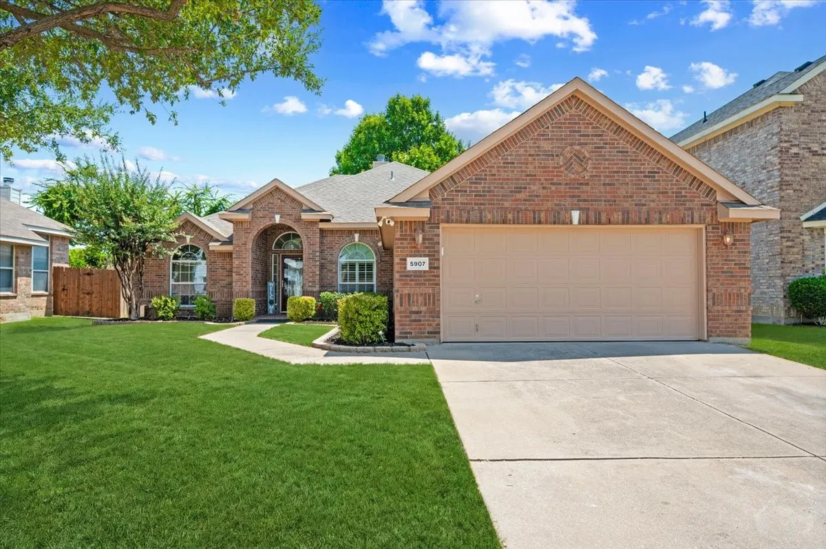Single Family Residence For Sale in Tarrant County , 5907 Lantern Lane, Grand Prairie, Texas 75052, 3 Bedroom, 2 Bathroom, 2 Garage spaces, 2,497 Sqft, built in 2004, mls#21367610, Real Estate Agent in Grand Prairie, Homes For Sale in Tarrant county, Homes For Sale in Grand Prairie, Realtor in Grand Prairie Texas, Real Estate Brokerage Independent Realty Texas, Luminita Cordes Realtor
