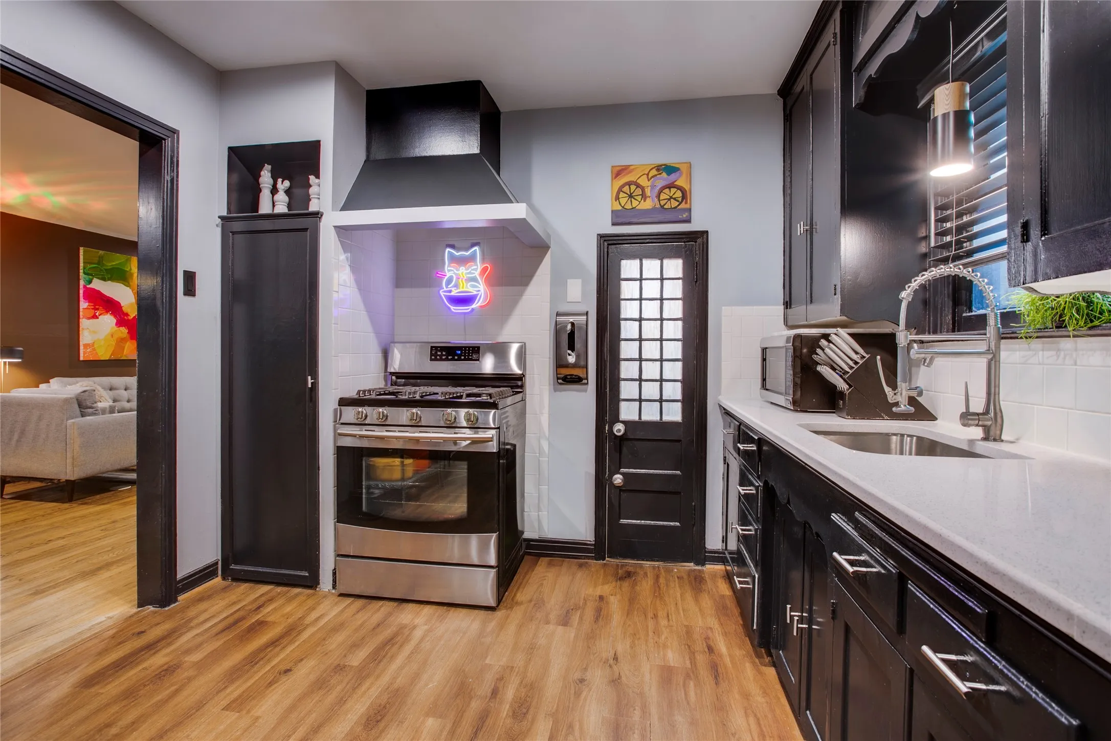 Single Family Residence For Sale in Dallas County , 2831 Duval Drive, Dallas, Texas 75211, 3 Bedroom, 1 Bathroom, 1 Garage spaces, 1,430 Sqft, built in 1941, mls#21370016, Real Estate Agent in Dallas, Homes For Sale in Dallas county, Homes For Sale in Dallas, Realtor in Dallas Texas, Real Estate Brokerage Independent Realty Texas, Luminita Cordes Realtor