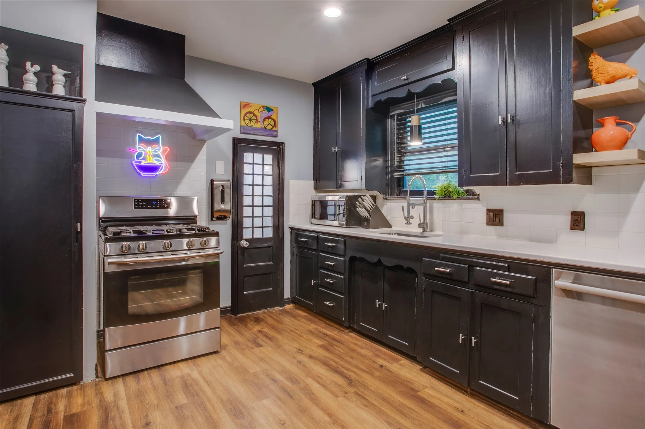Single Family Residence For Sale in Dallas County , 2831 Duval Drive, Dallas, Texas 75211, 3 Bedroom, 1 Bathroom, 1 Garage spaces, 1,430 Sqft, built in 1941, mls#21370016, Real Estate Agent in Dallas, Homes For Sale in Dallas county, Homes For Sale in Dallas, Realtor in Dallas Texas, Real Estate Brokerage Independent Realty Texas, Luminita Cordes Realtor