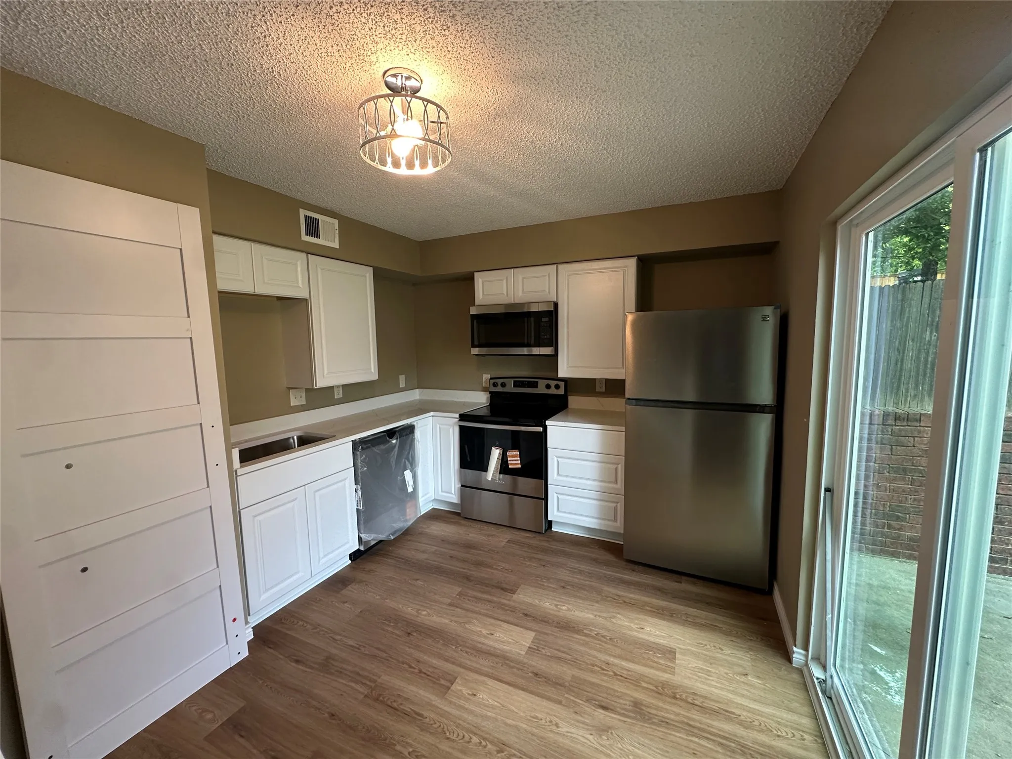 Townhouse For Rent in Collin County , 900 N Tennessee Street 1, Mc Kinney, Texas 75069, 3 Bedroom, 2 Bathroom, 1 Garage spaces, 1,134 Sqft, built in 1960, mls#21368473, Real Estate Agent in Mc Kinney, Homes For Rent in Collin county, Homes For Rent in Mc Kinney, Realtor in Mc Kinney Texas, Real Estate Brokerage Independent Realty Texas, Luminita Cordes Realtor