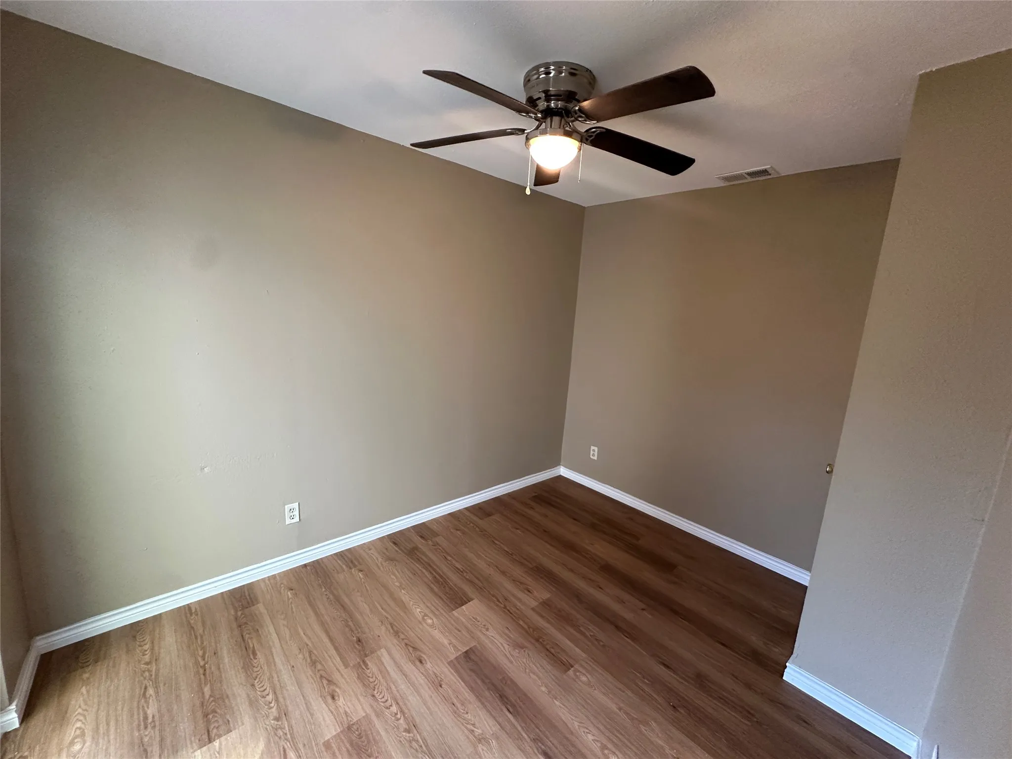Townhouse For Rent in Collin County , 900 N Tennessee Street 1, Mc Kinney, Texas 75069, 3 Bedroom, 2 Bathroom, 1 Garage spaces, 1,134 Sqft, built in 1960, mls#21368473, Real Estate Agent in Mc Kinney, Homes For Rent in Collin county, Homes For Rent in Mc Kinney, Realtor in Mc Kinney Texas, Real Estate Brokerage Independent Realty Texas, Luminita Cordes Realtor