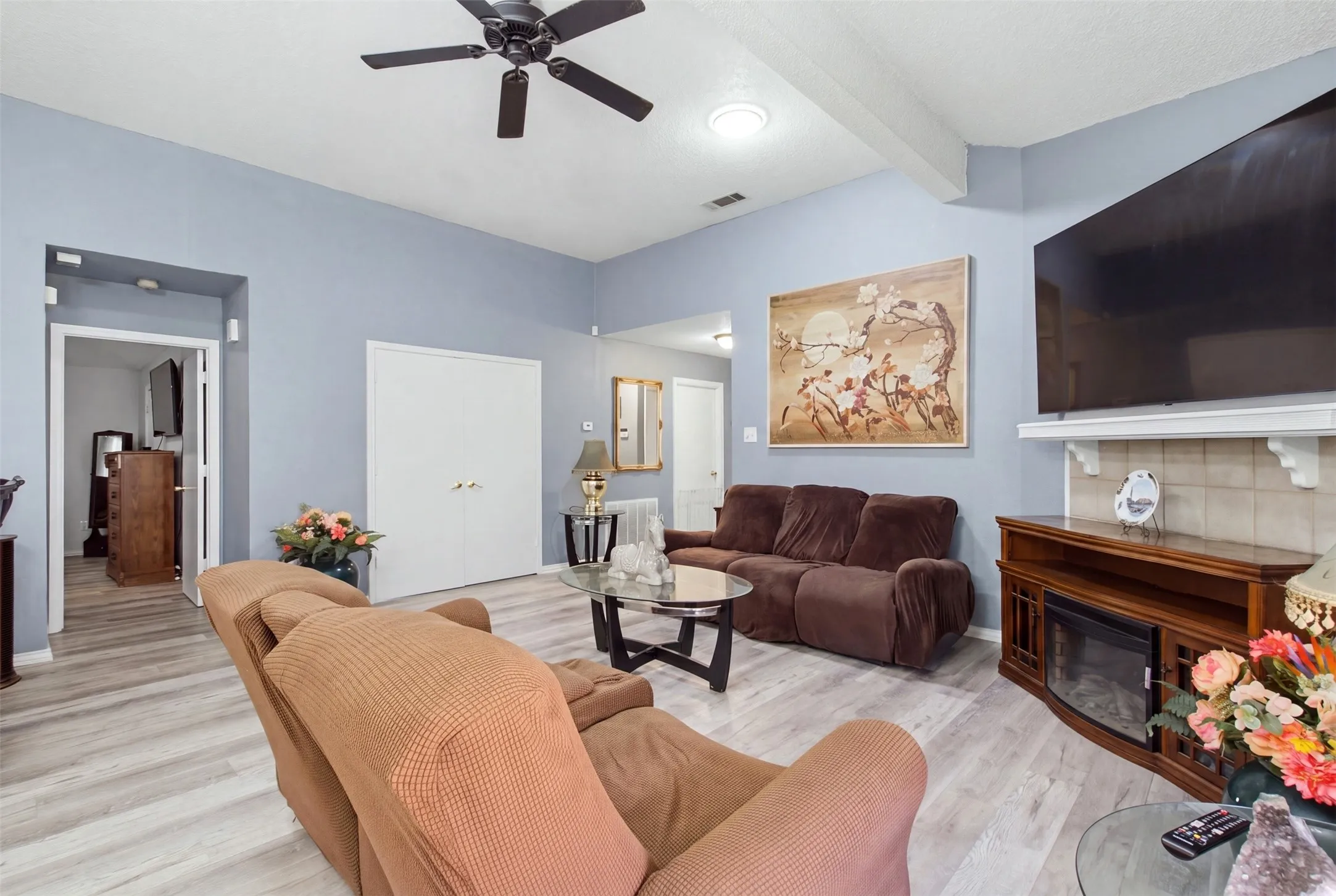 Single Family Residence For Sale in Tarrant County , 103 Caprock Drive, Arlington, Texas 76018, 3 Bedroom, 2 Bathroom, 2 Garage spaces, 1,136 Sqft, built in 1986, mls#21370533, Real Estate Agent in Arlington, Homes For Sale in Tarrant county, Homes For Sale in Arlington, Realtor in Arlington Texas, Real Estate Brokerage Independent Realty Texas, Luminita Cordes Realtor