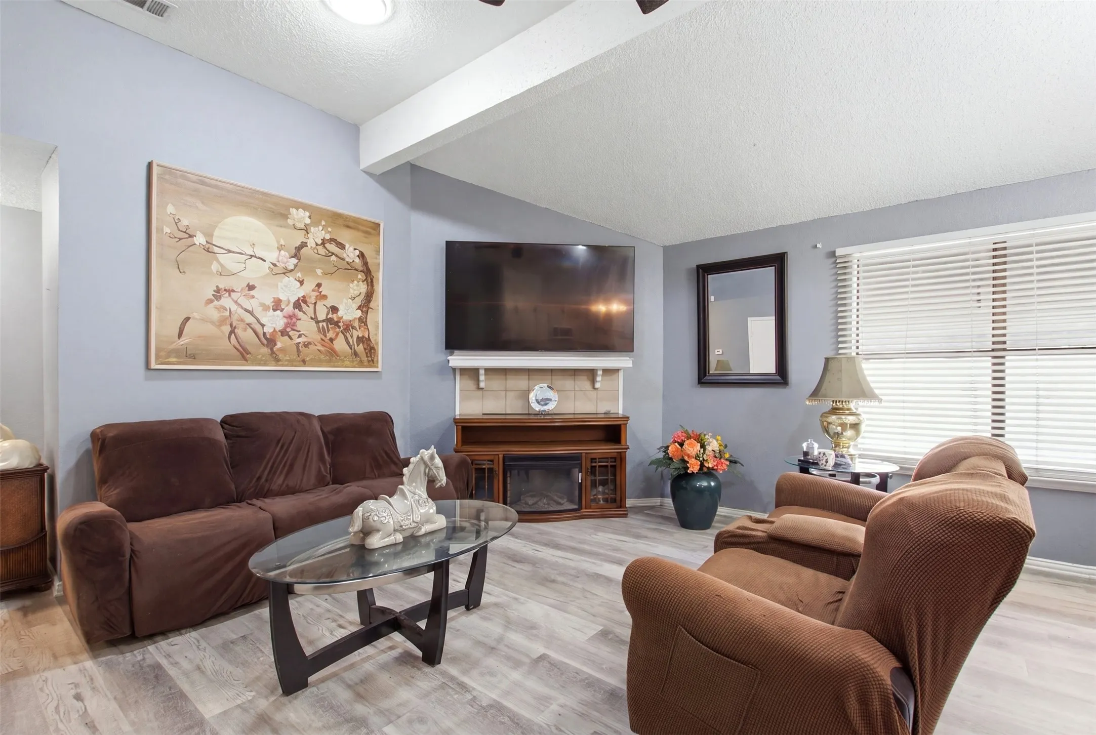 Single Family Residence For Sale in Tarrant County , 103 Caprock Drive, Arlington, Texas 76018, 3 Bedroom, 2 Bathroom, 2 Garage spaces, 1,136 Sqft, built in 1986, mls#21370533, Real Estate Agent in Arlington, Homes For Sale in Tarrant county, Homes For Sale in Arlington, Realtor in Arlington Texas, Real Estate Brokerage Independent Realty Texas, Luminita Cordes Realtor