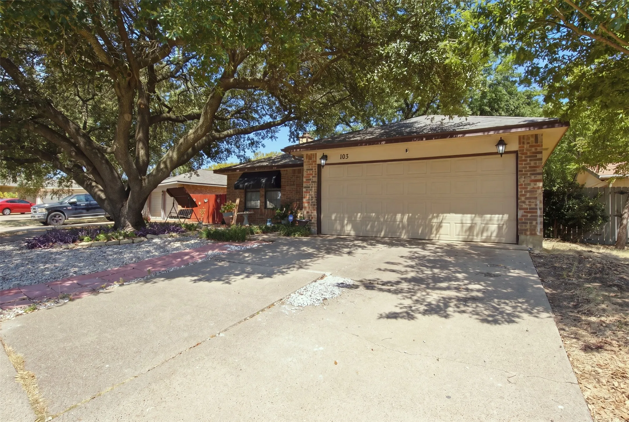 Single Family Residence For Sale in Tarrant County , 103 Caprock Drive, Arlington, Texas 76018, 3 Bedroom, 2 Bathroom, 2 Garage spaces, 1,136 Sqft, built in 1986, mls#21370533, Real Estate Agent in Arlington, Homes For Sale in Tarrant county, Homes For Sale in Arlington, Realtor in Arlington Texas, Real Estate Brokerage Independent Realty Texas, Luminita Cordes Realtor