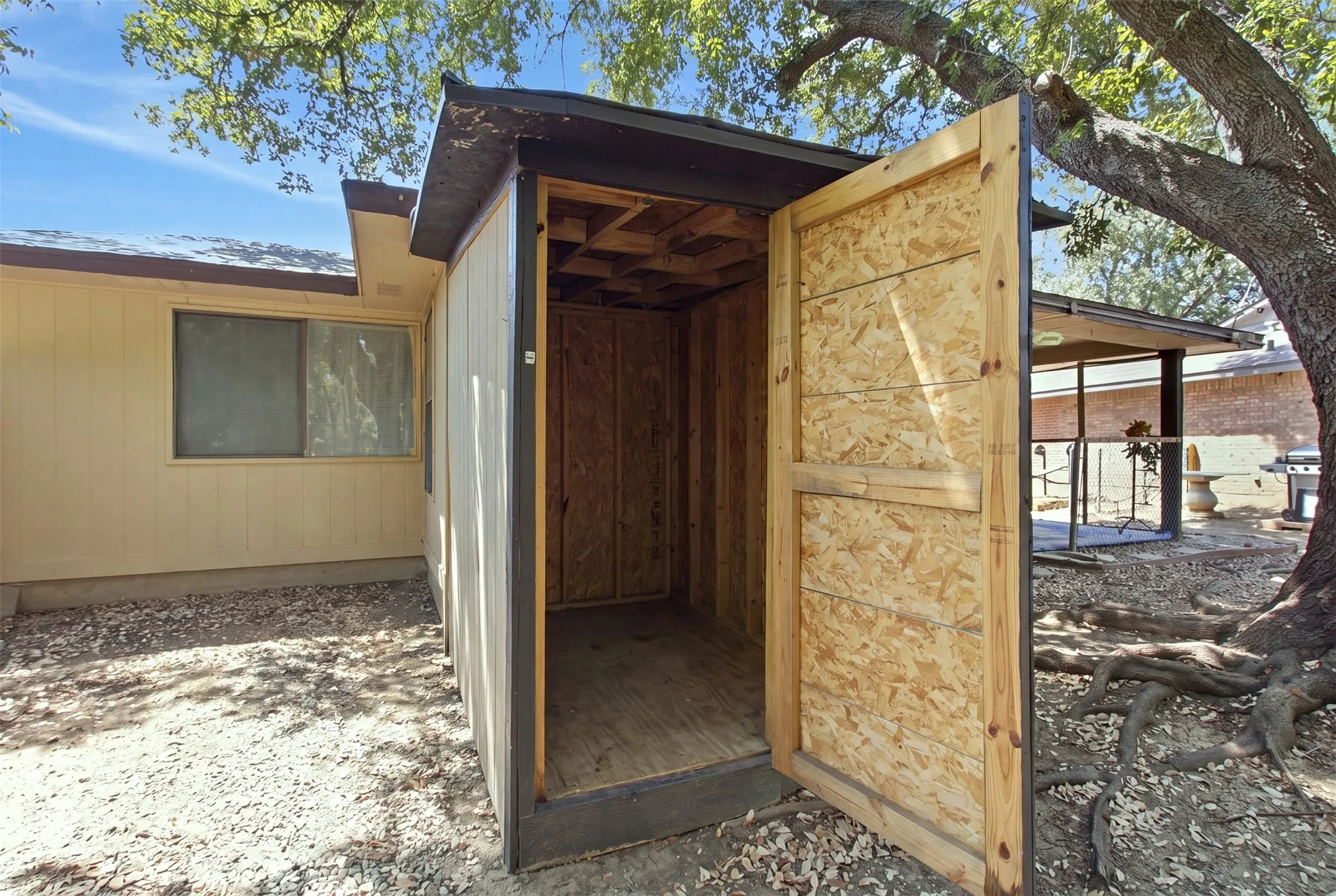 Single Family Residence For Sale in Tarrant County , 103 Caprock Drive, Arlington, Texas 76018, 3 Bedroom, 2 Bathroom, 2 Garage spaces, 1,136 Sqft, built in 1986, mls#21370533, Real Estate Agent in Arlington, Homes For Sale in Tarrant county, Homes For Sale in Arlington, Realtor in Arlington Texas, Real Estate Brokerage Independent Realty Texas, Luminita Cordes Realtor