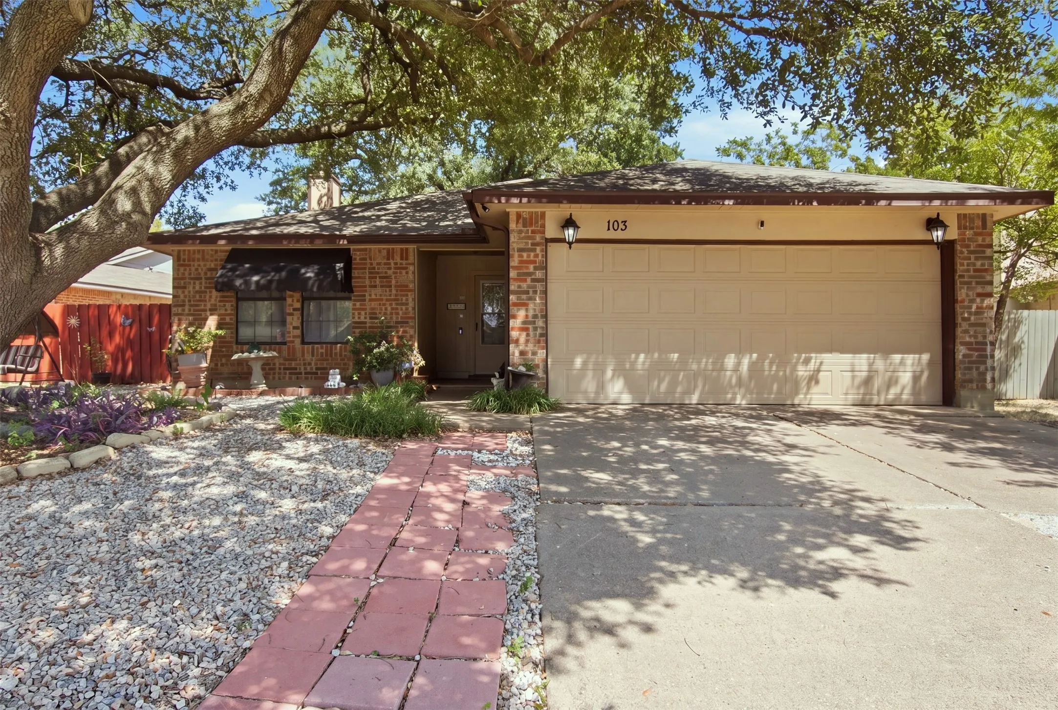 Single Family Residence For Sale in Tarrant County , 103 Caprock Drive, Arlington, Texas 76018, 3 Bedroom, 2 Bathroom, 2 Garage spaces, 1,136 Sqft, built in 1986, mls#21370533, Real Estate Agent in Arlington, Homes For Sale in Tarrant county, Homes For Sale in Arlington, Realtor in Arlington Texas, Real Estate Brokerage Independent Realty Texas, Luminita Cordes Realtor