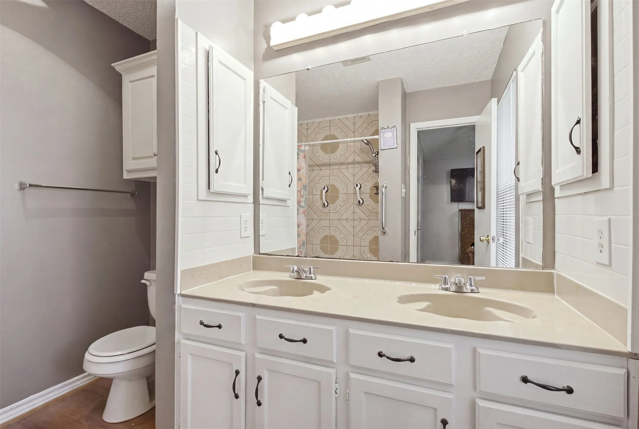 Single Family Residence For Sale in Tarrant County , 103 Caprock Drive, Arlington, Texas 76018, 3 Bedroom, 2 Bathroom, 2 Garage spaces, 1,136 Sqft, built in 1986, mls#21370533, Real Estate Agent in Arlington, Homes For Sale in Tarrant county, Homes For Sale in Arlington, Realtor in Arlington Texas, Real Estate Brokerage Independent Realty Texas, Luminita Cordes Realtor