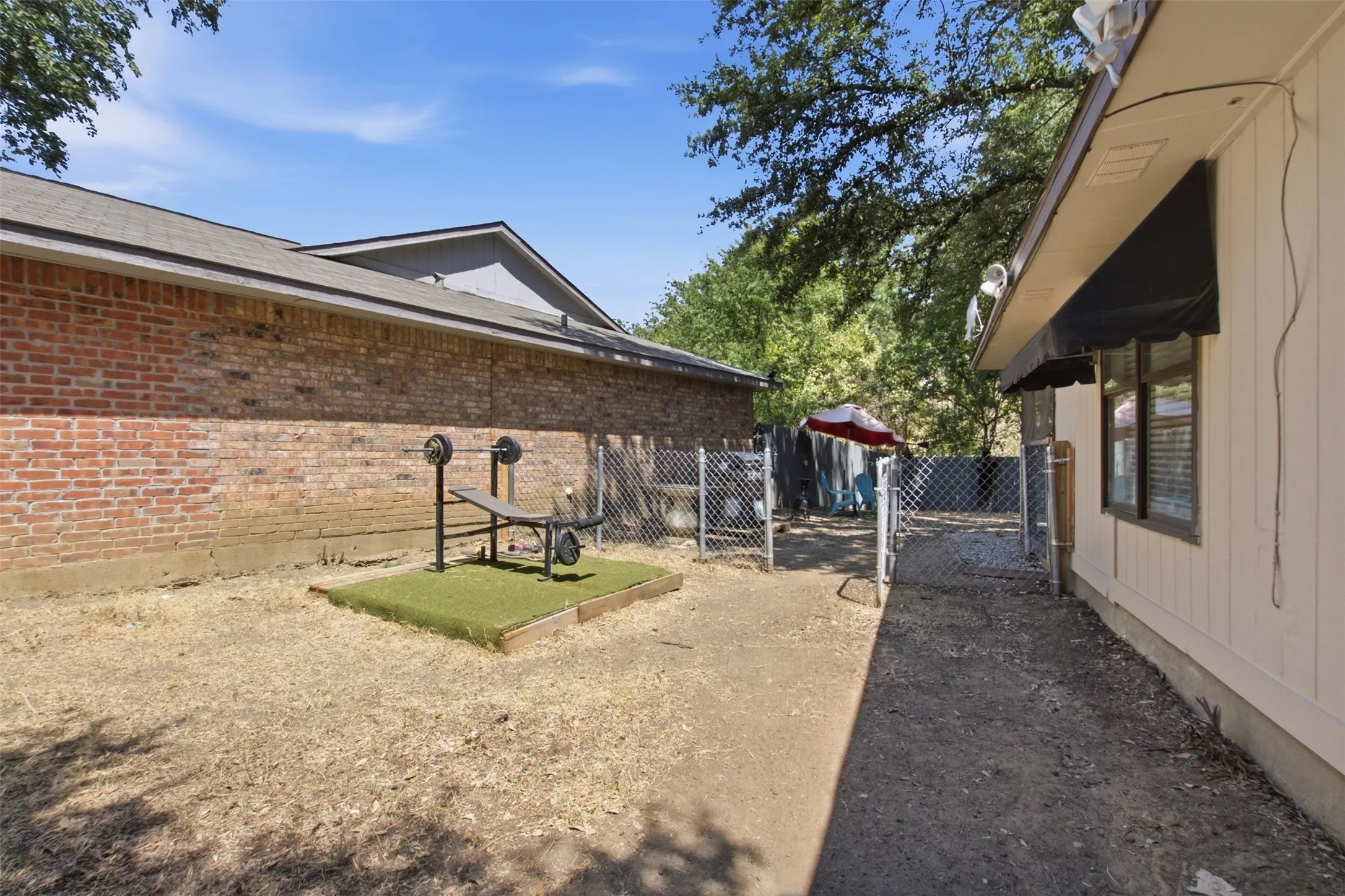 Single Family Residence For Sale in Tarrant County , 103 Caprock Drive, Arlington, Texas 76018, 3 Bedroom, 2 Bathroom, 2 Garage spaces, 1,136 Sqft, built in 1986, mls#21370533, Real Estate Agent in Arlington, Homes For Sale in Tarrant county, Homes For Sale in Arlington, Realtor in Arlington Texas, Real Estate Brokerage Independent Realty Texas, Luminita Cordes Realtor