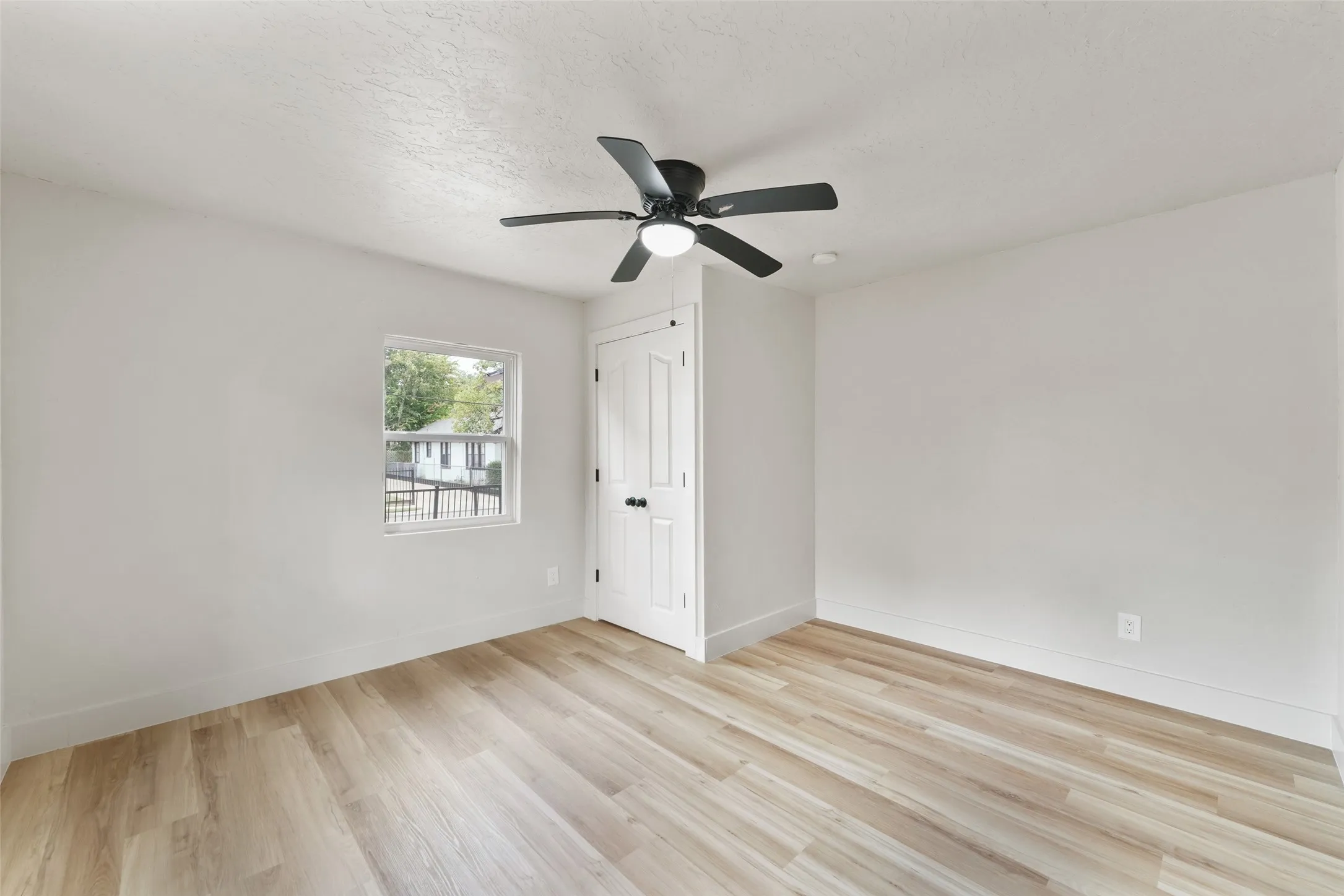 Single Family Residence For Sale in Tarrant County , 2520 Dell Street, Fort Worth, Texas 76111, 2 Bedroom, 3 Bathroom, Garage spaces, 1,000 Sqft, built in 1920, mls#21370537, Real Estate Agent in Fort Worth, Homes For Sale in Tarrant county, Homes For Sale in Fort Worth, Realtor in Fort Worth Texas, Real Estate Brokerage Independent Realty Texas, Luminita Cordes Realtor