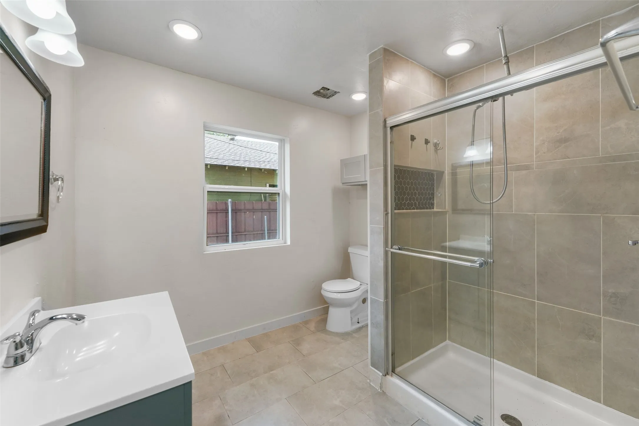 Single Family Residence For Sale in Tarrant County , 2520 Dell Street, Fort Worth, Texas 76111, 2 Bedroom, 3 Bathroom, Garage spaces, 1,000 Sqft, built in 1920, mls#21370537, Real Estate Agent in Fort Worth, Homes For Sale in Tarrant county, Homes For Sale in Fort Worth, Realtor in Fort Worth Texas, Real Estate Brokerage Independent Realty Texas, Luminita Cordes Realtor