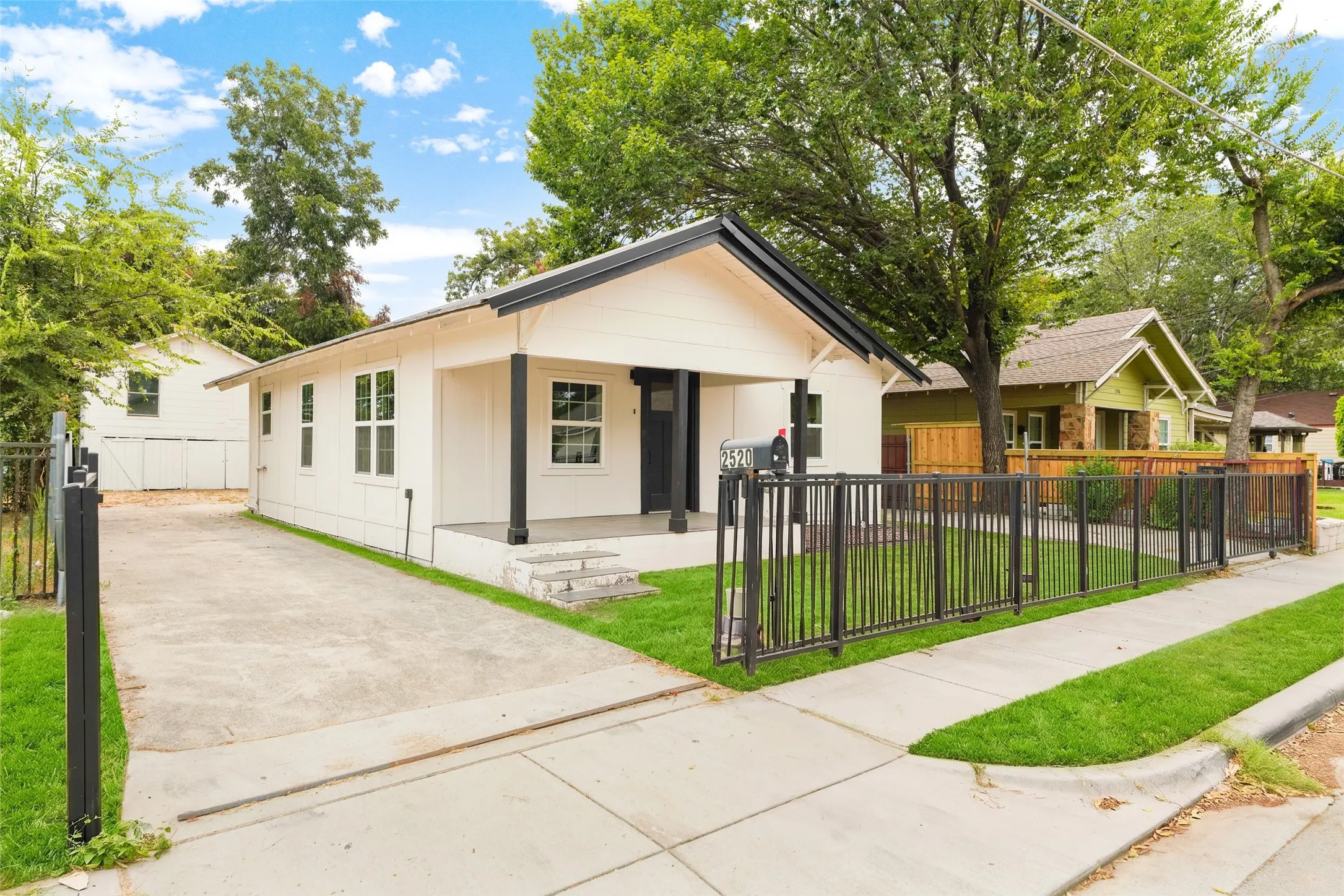 Single Family Residence For Sale in Tarrant County , 2520 Dell Street, Fort Worth, Texas 76111, 2 Bedroom, 3 Bathroom, Garage spaces, 1,000 Sqft, built in 1920, mls#21370537, Real Estate Agent in Fort Worth, Homes For Sale in Tarrant county, Homes For Sale in Fort Worth, Realtor in Fort Worth Texas, Real Estate Brokerage Independent Realty Texas, Luminita Cordes Realtor