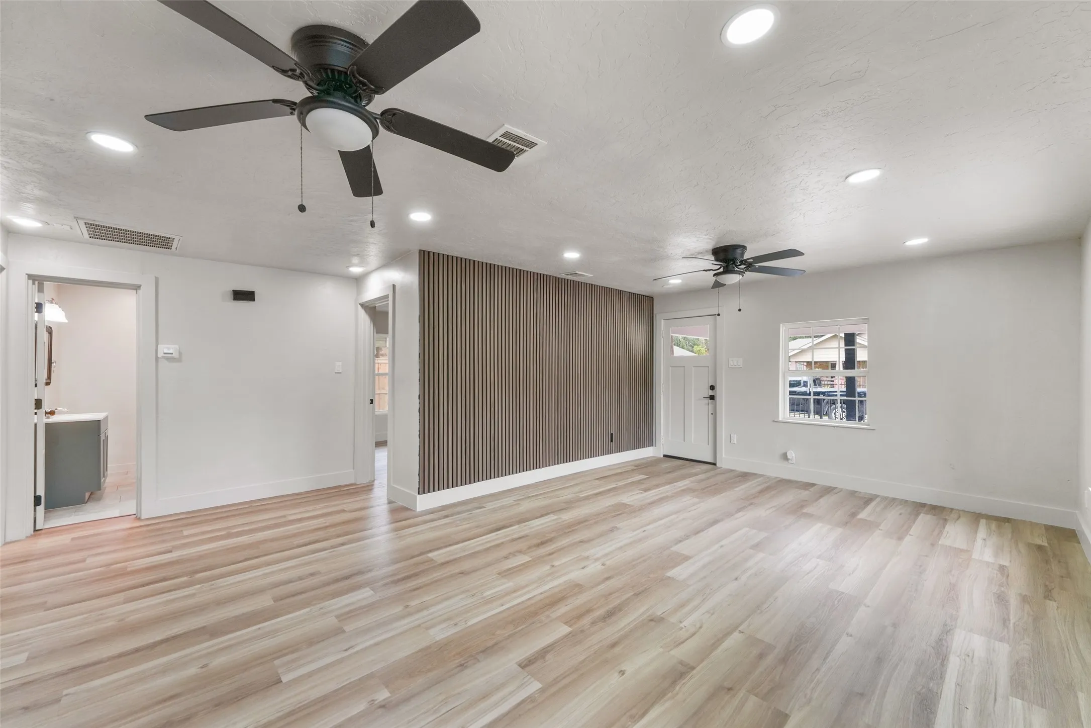 Single Family Residence For Sale in Tarrant County , 2520 Dell Street, Fort Worth, Texas 76111, 2 Bedroom, 3 Bathroom, Garage spaces, 1,000 Sqft, built in 1920, mls#21370537, Real Estate Agent in Fort Worth, Homes For Sale in Tarrant county, Homes For Sale in Fort Worth, Realtor in Fort Worth Texas, Real Estate Brokerage Independent Realty Texas, Luminita Cordes Realtor
