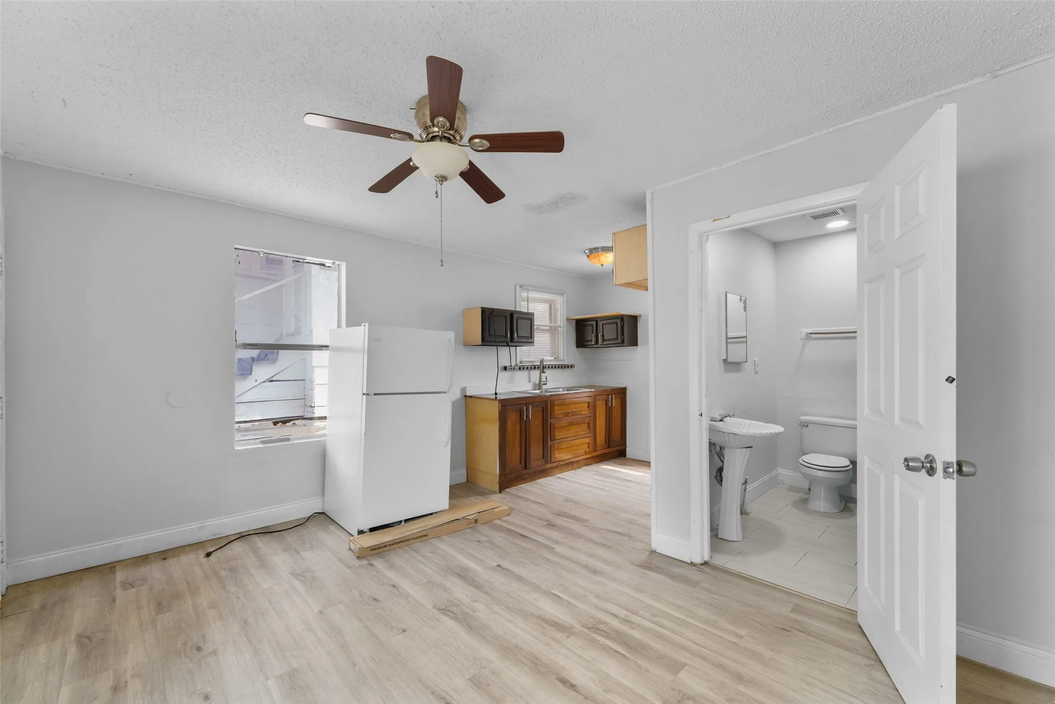 Single Family Residence For Sale in Tarrant County , 2520 Dell Street, Fort Worth, Texas 76111, 2 Bedroom, 3 Bathroom, Garage spaces, 1,000 Sqft, built in 1920, mls#21370537, Real Estate Agent in Fort Worth, Homes For Sale in Tarrant county, Homes For Sale in Fort Worth, Realtor in Fort Worth Texas, Real Estate Brokerage Independent Realty Texas, Luminita Cordes Realtor