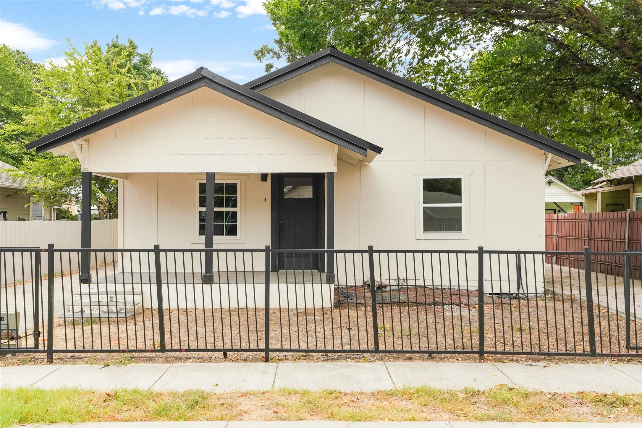 Single Family Residence For Sale in Tarrant County , 2520 Dell Street, Fort Worth, Texas 76111, 2 Bedroom, 3 Bathroom, Garage spaces, 1,000 Sqft, built in 1920, mls#21370537, Real Estate Agent in Fort Worth, Homes For Sale in Tarrant county, Homes For Sale in Fort Worth, Realtor in Fort Worth Texas, Real Estate Brokerage Independent Realty Texas, Luminita Cordes Realtor