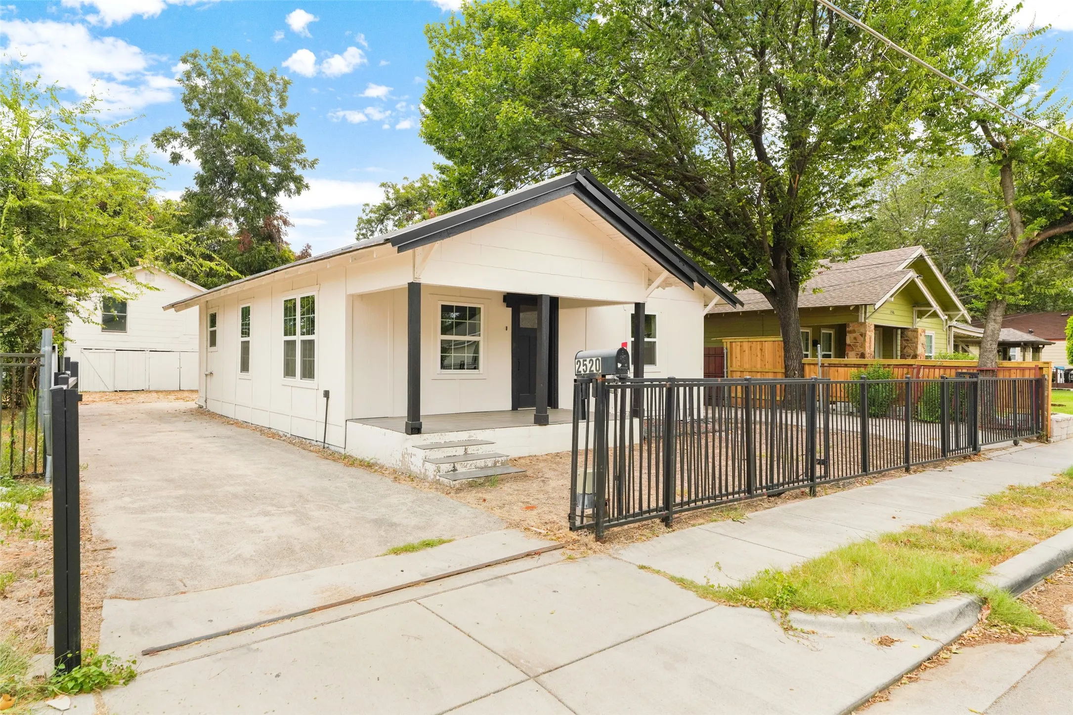 Single Family Residence For Sale in Tarrant County , 2520 Dell Street, Fort Worth, Texas 76111, 2 Bedroom, 3 Bathroom, Garage spaces, 1,000 Sqft, built in 1920, mls#21370537, Real Estate Agent in Fort Worth, Homes For Sale in Tarrant county, Homes For Sale in Fort Worth, Realtor in Fort Worth Texas, Real Estate Brokerage Independent Realty Texas, Luminita Cordes Realtor