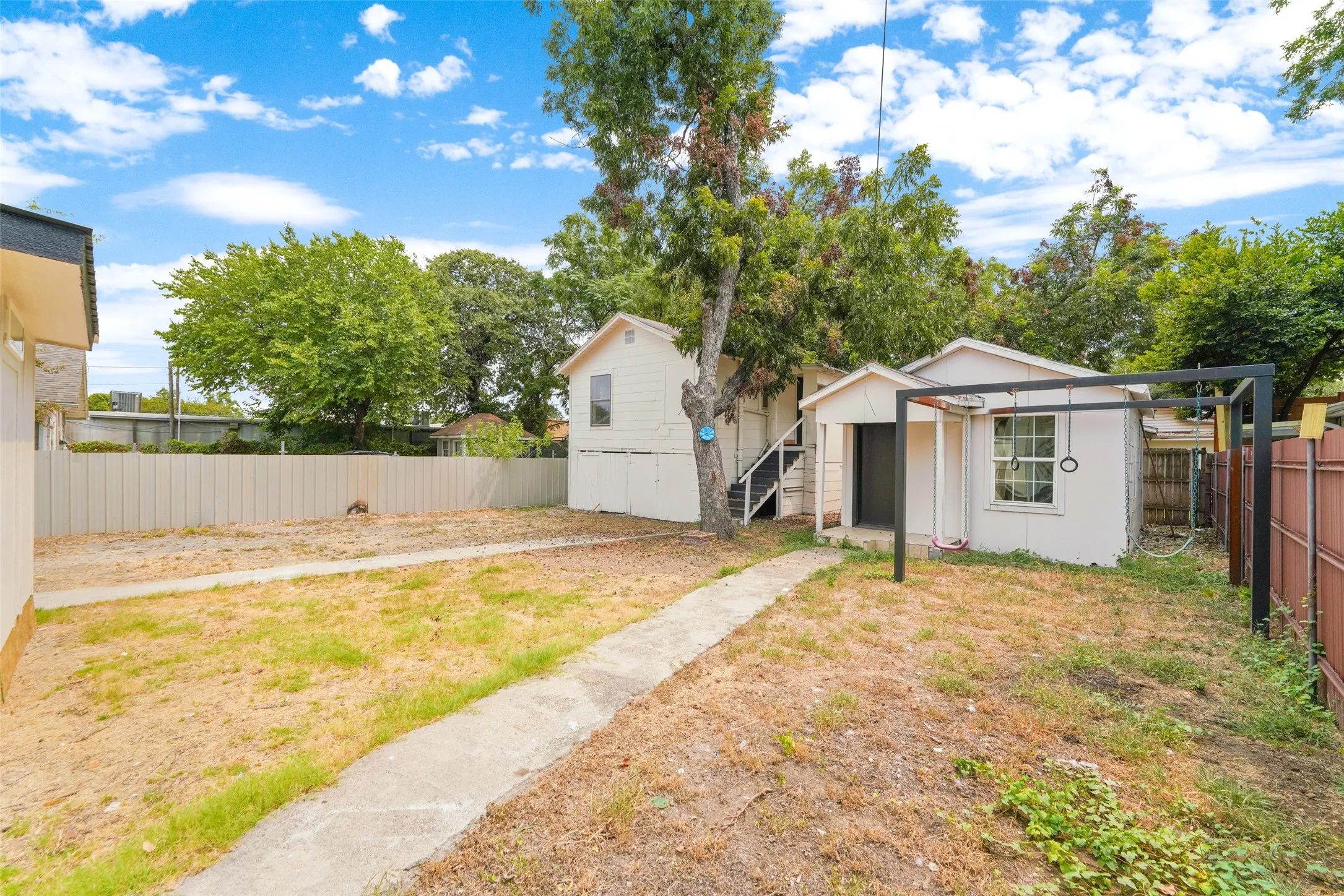 Single Family Residence For Sale in Tarrant County , 2520 Dell Street, Fort Worth, Texas 76111, 2 Bedroom, 3 Bathroom, Garage spaces, 1,000 Sqft, built in 1920, mls#21370537, Real Estate Agent in Fort Worth, Homes For Sale in Tarrant county, Homes For Sale in Fort Worth, Realtor in Fort Worth Texas, Real Estate Brokerage Independent Realty Texas, Luminita Cordes Realtor