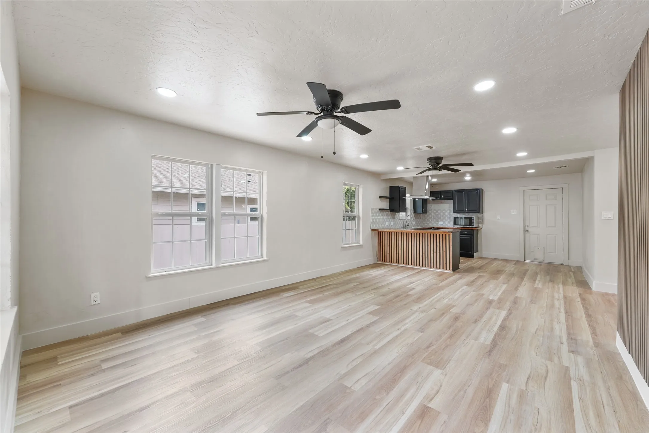 Single Family Residence For Sale in Tarrant County , 2520 Dell Street, Fort Worth, Texas 76111, 2 Bedroom, 3 Bathroom, Garage spaces, 1,000 Sqft, built in 1920, mls#21370537, Real Estate Agent in Fort Worth, Homes For Sale in Tarrant county, Homes For Sale in Fort Worth, Realtor in Fort Worth Texas, Real Estate Brokerage Independent Realty Texas, Luminita Cordes Realtor
