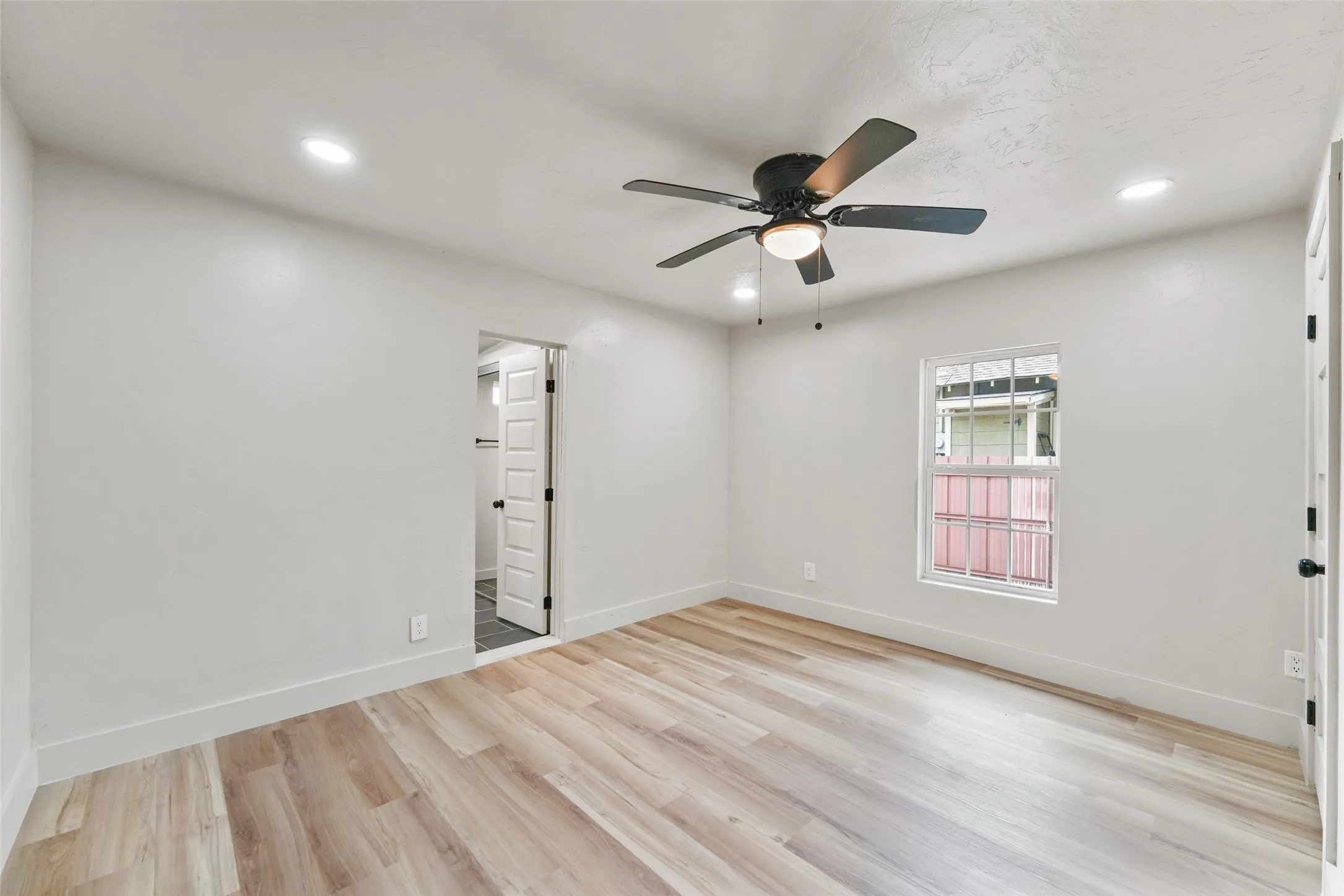 Single Family Residence For Sale in Tarrant County , 2520 Dell Street, Fort Worth, Texas 76111, 2 Bedroom, 3 Bathroom, Garage spaces, 1,000 Sqft, built in 1920, mls#21370537, Real Estate Agent in Fort Worth, Homes For Sale in Tarrant county, Homes For Sale in Fort Worth, Realtor in Fort Worth Texas, Real Estate Brokerage Independent Realty Texas, Luminita Cordes Realtor