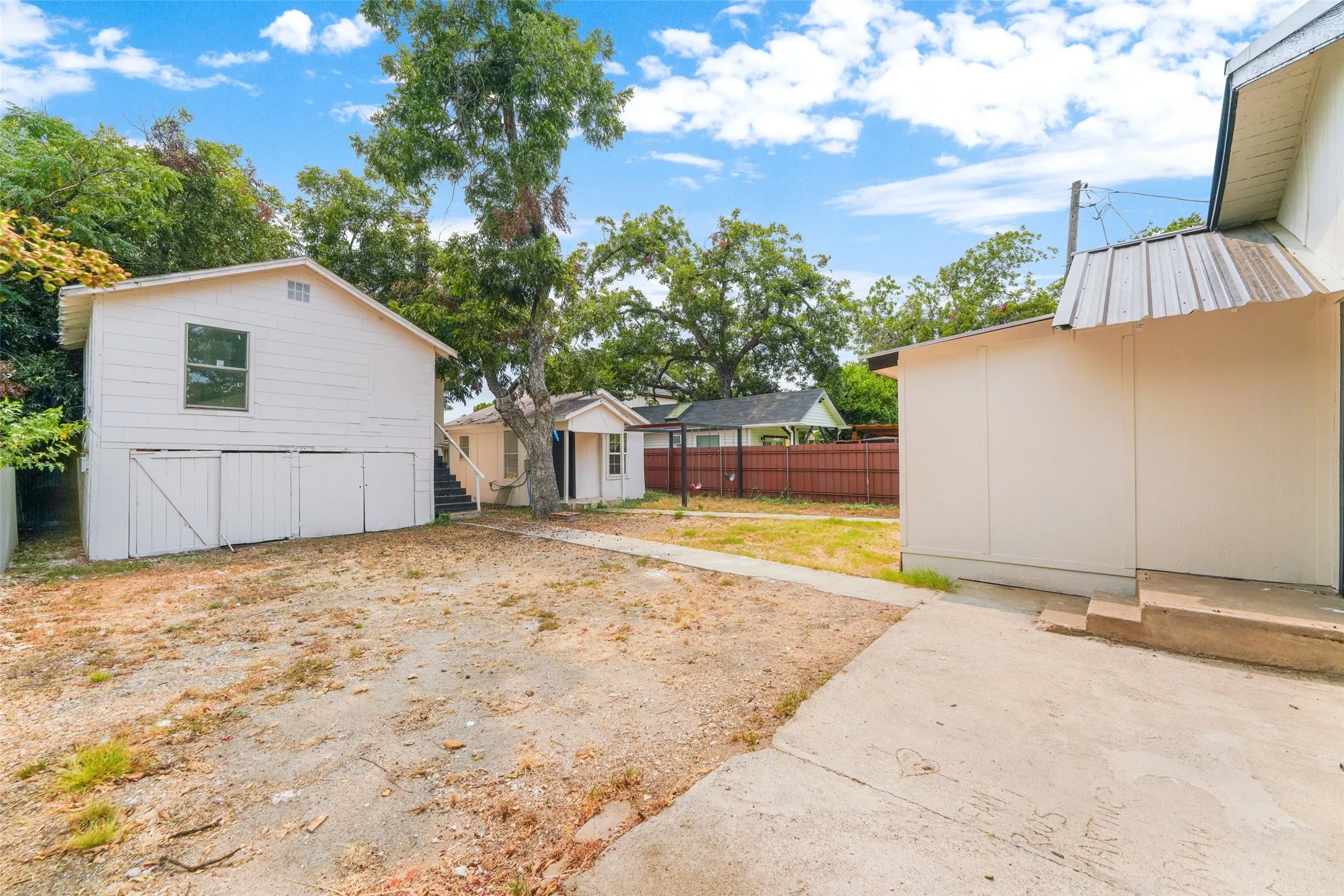 Single Family Residence For Sale in Tarrant County , 2520 Dell Street, Fort Worth, Texas 76111, 2 Bedroom, 3 Bathroom, Garage spaces, 1,000 Sqft, built in 1920, mls#21370537, Real Estate Agent in Fort Worth, Homes For Sale in Tarrant county, Homes For Sale in Fort Worth, Realtor in Fort Worth Texas, Real Estate Brokerage Independent Realty Texas, Luminita Cordes Realtor