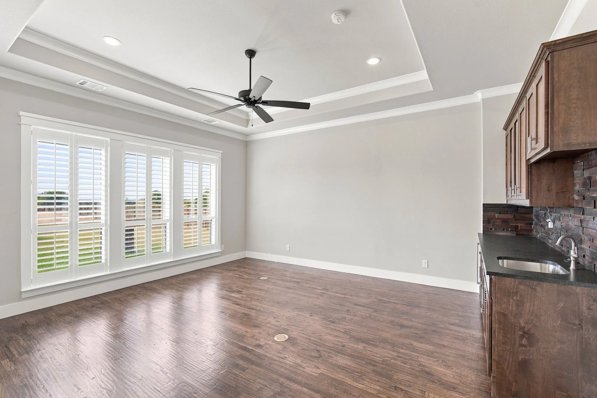 Single Family Residence For Sale in Ellis County , 400 Dove Meadow Trail, Waxahachie, Texas 75167, 4 Bedroom, 3 Bathroom, 3 Garage spaces, 3,217 Sqft, built in 2021, mls#21368181, Real Estate Agent in Waxahachie, Homes For Sale in Ellis county, Homes For Sale in Waxahachie, Realtor in Waxahachie Texas, Real Estate Brokerage Independent Realty Texas, Luminita Cordes Realtor