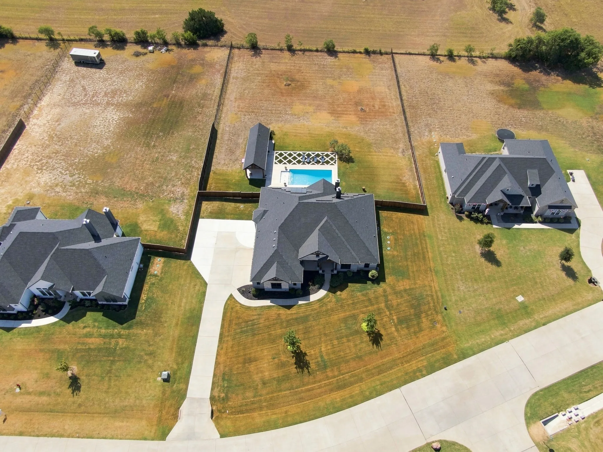 Single Family Residence For Sale in Ellis County , 400 Dove Meadow Trail, Waxahachie, Texas 75167, 4 Bedroom, 3 Bathroom, 3 Garage spaces, 3,217 Sqft, built in 2021, mls#21368181, Real Estate Agent in Waxahachie, Homes For Sale in Ellis county, Homes For Sale in Waxahachie, Realtor in Waxahachie Texas, Real Estate Brokerage Independent Realty Texas, Luminita Cordes Realtor