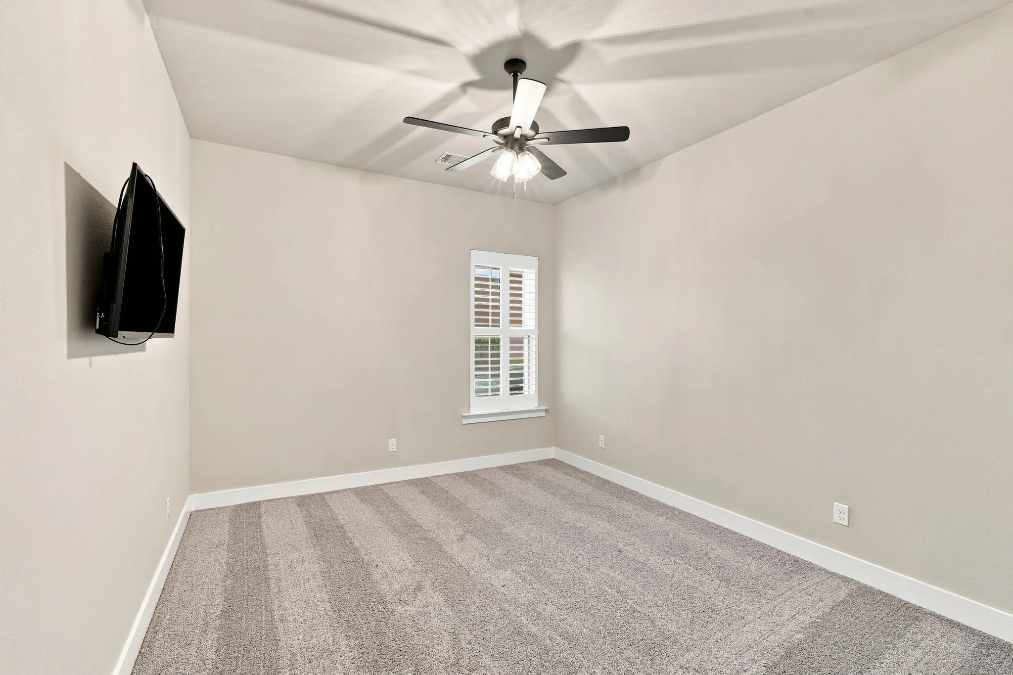 Single Family Residence For Sale in Ellis County , 400 Dove Meadow Trail, Waxahachie, Texas 75167, 4 Bedroom, 3 Bathroom, 3 Garage spaces, 3,217 Sqft, built in 2021, mls#21368181, Real Estate Agent in Waxahachie, Homes For Sale in Ellis county, Homes For Sale in Waxahachie, Realtor in Waxahachie Texas, Real Estate Brokerage Independent Realty Texas, Luminita Cordes Realtor