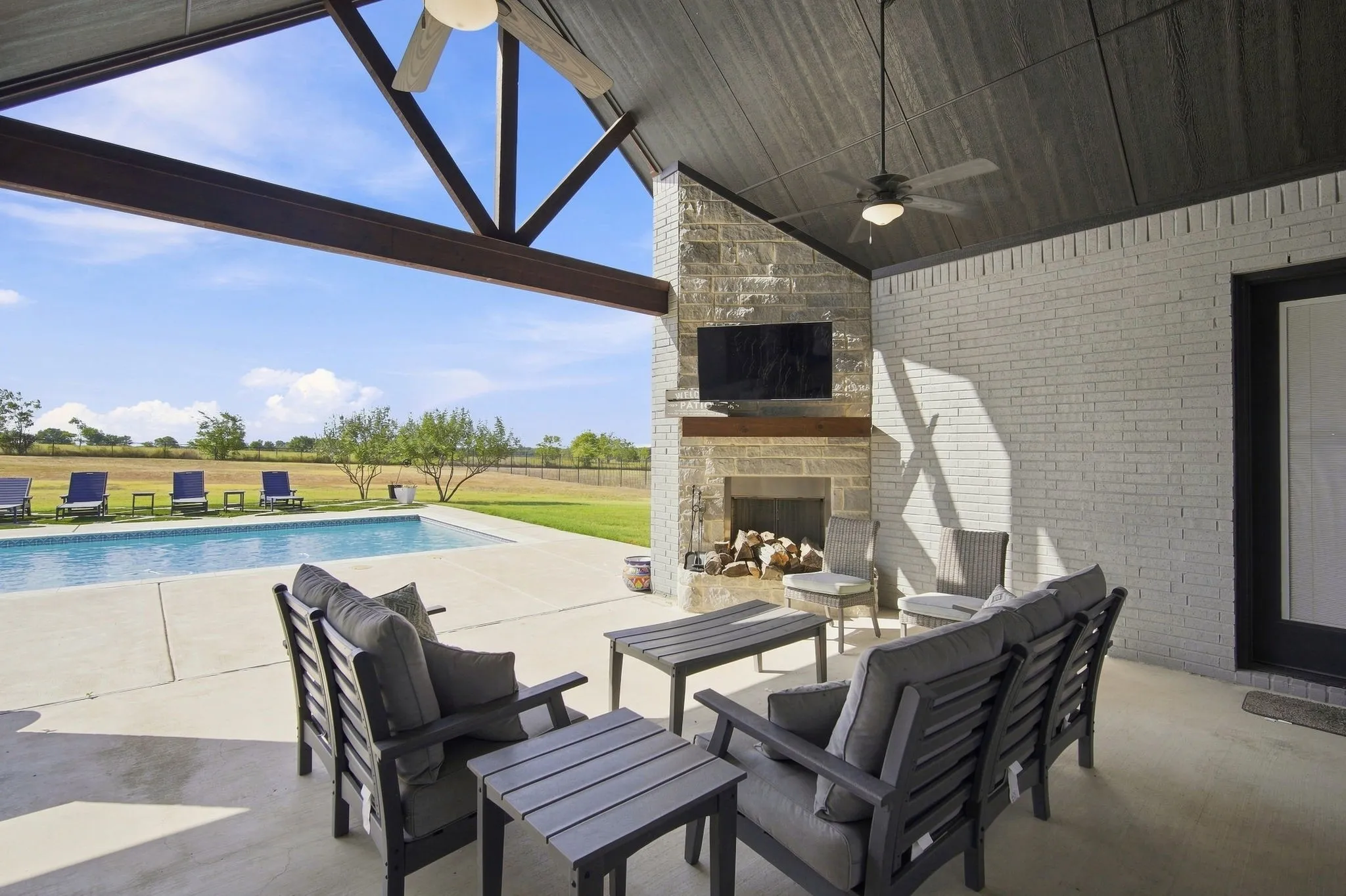 Single Family Residence For Sale in Ellis County , 400 Dove Meadow Trail, Waxahachie, Texas 75167, 4 Bedroom, 3 Bathroom, 3 Garage spaces, 3,217 Sqft, built in 2021, mls#21368181, Real Estate Agent in Waxahachie, Homes For Sale in Ellis county, Homes For Sale in Waxahachie, Realtor in Waxahachie Texas, Real Estate Brokerage Independent Realty Texas, Luminita Cordes Realtor