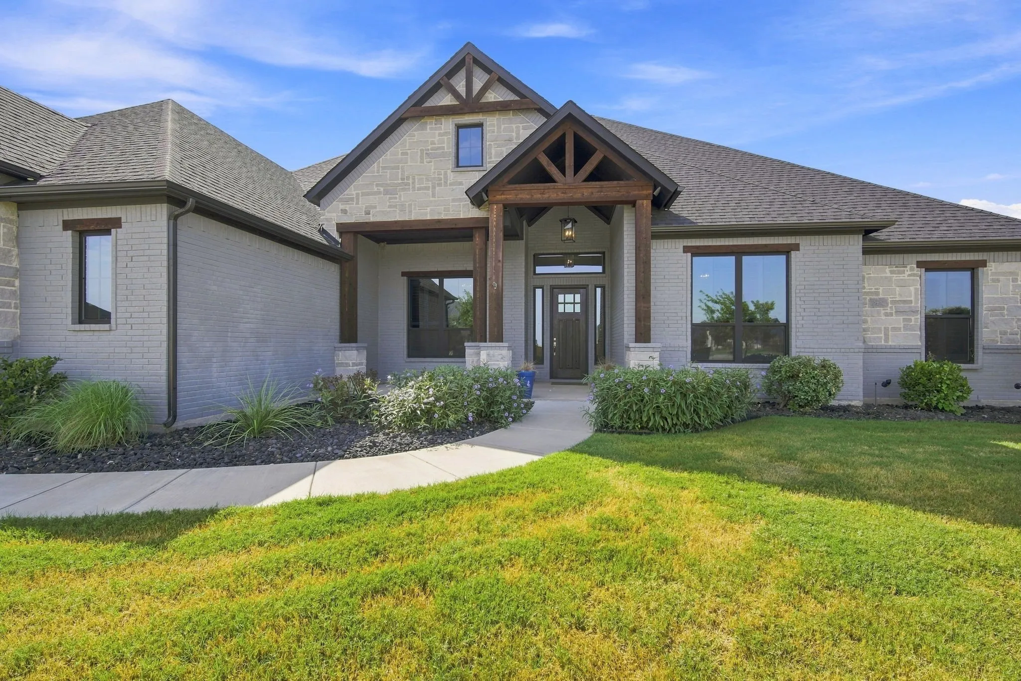 Single Family Residence For Sale in Ellis County , 400 Dove Meadow Trail, Waxahachie, Texas 75167, 4 Bedroom, 3 Bathroom, 3 Garage spaces, 3,217 Sqft, built in 2021, mls#21368181, Real Estate Agent in Waxahachie, Homes For Sale in Ellis county, Homes For Sale in Waxahachie, Realtor in Waxahachie Texas, Real Estate Brokerage Independent Realty Texas, Luminita Cordes Realtor