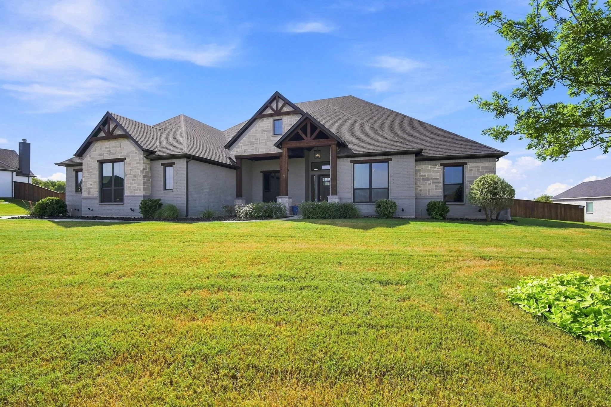 Single Family Residence For Sale in Ellis County , 400 Dove Meadow Trail, Waxahachie, Texas 75167, 4 Bedroom, 3 Bathroom, 3 Garage spaces, 3,217 Sqft, built in 2021, mls#21368181, Real Estate Agent in Waxahachie, Homes For Sale in Ellis county, Homes For Sale in Waxahachie, Realtor in Waxahachie Texas, Real Estate Brokerage Independent Realty Texas, Luminita Cordes Realtor