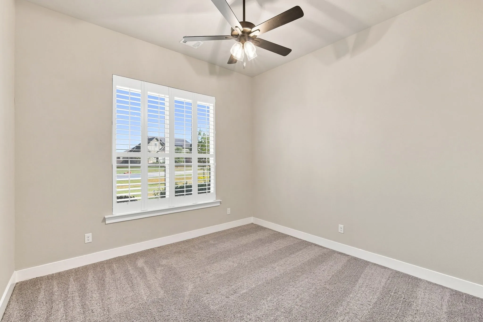 Single Family Residence For Sale in Ellis County , 400 Dove Meadow Trail, Waxahachie, Texas 75167, 4 Bedroom, 3 Bathroom, 3 Garage spaces, 3,217 Sqft, built in 2021, mls#21368181, Real Estate Agent in Waxahachie, Homes For Sale in Ellis county, Homes For Sale in Waxahachie, Realtor in Waxahachie Texas, Real Estate Brokerage Independent Realty Texas, Luminita Cordes Realtor