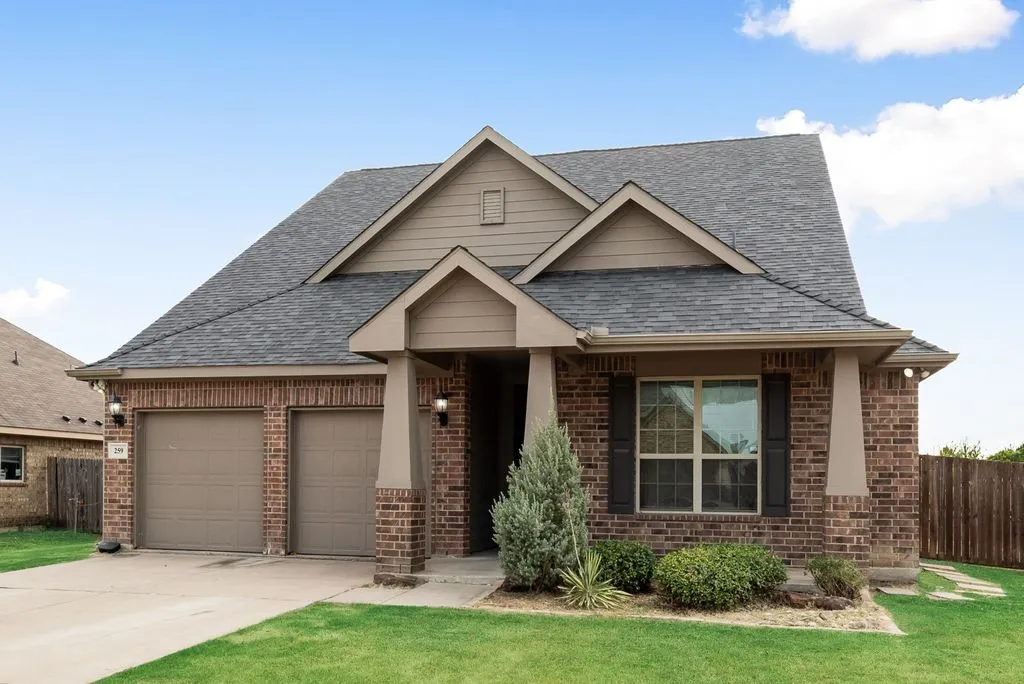 Single Family Residence For Sale in Ellis County , 259 Saddlebrook Lane, Waxahachie, Texas 75165, 5 Bedroom, 3 Bathroom, 2 Garage spaces, 2,653 Sqft, built in 2016, mls#21370203, Real Estate Agent in Waxahachie, Homes For Sale in Ellis county, Homes For Sale in Waxahachie, Realtor in Waxahachie Texas, Real Estate Brokerage Independent Realty Texas, Luminita Cordes Realtor