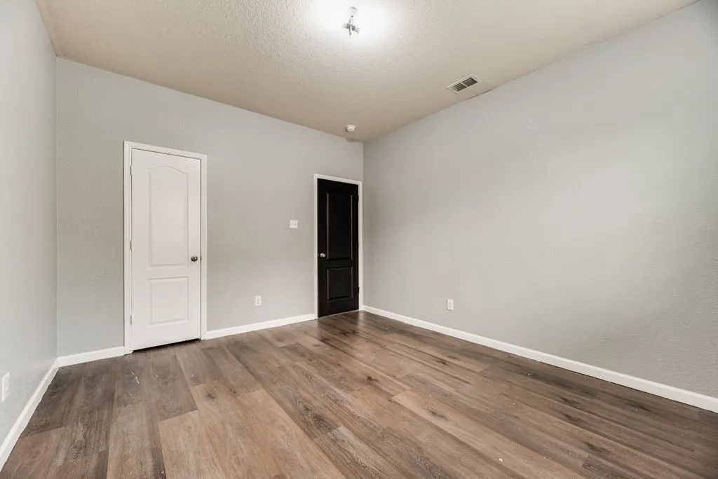 Single Family Residence For Sale in Ellis County , 259 Saddlebrook Lane, Waxahachie, Texas 75165, 5 Bedroom, 3 Bathroom, 2 Garage spaces, 2,653 Sqft, built in 2016, mls#21370203, Real Estate Agent in Waxahachie, Homes For Sale in Ellis county, Homes For Sale in Waxahachie, Realtor in Waxahachie Texas, Real Estate Brokerage Independent Realty Texas, Luminita Cordes Realtor