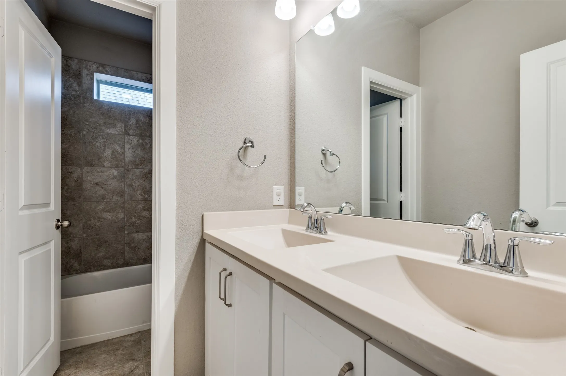 Single Family Residence For Rent in Dallas County , 6739 Palo Duro Drive, Irving, Texas 75063, 4 Bedroom, 4 Bathroom, 2 Garage spaces, 3,054 Sqft, built in 2017, mls#21341252, Real Estate Agent in Irving, Homes For Rent in Dallas county, Homes For Rent in Irving, Realtor in Irving Texas, Real Estate Brokerage Independent Realty Texas, Luminita Cordes Realtor