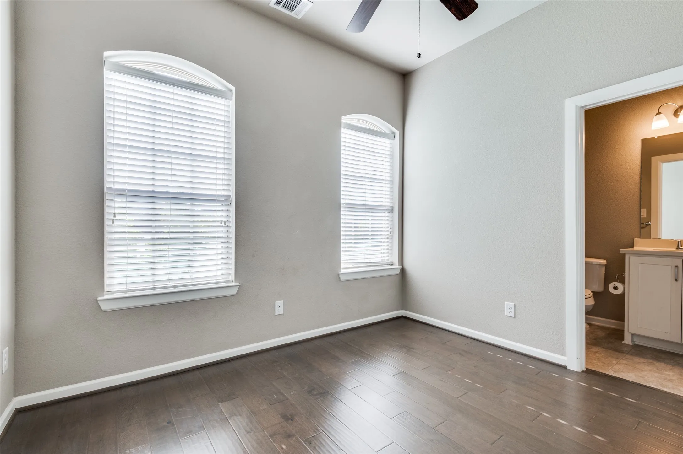 Single Family Residence For Rent in Dallas County , 6739 Palo Duro Drive, Irving, Texas 75063, 4 Bedroom, 4 Bathroom, 2 Garage spaces, 3,054 Sqft, built in 2017, mls#21341252, Real Estate Agent in Irving, Homes For Rent in Dallas county, Homes For Rent in Irving, Realtor in Irving Texas, Real Estate Brokerage Independent Realty Texas, Luminita Cordes Realtor