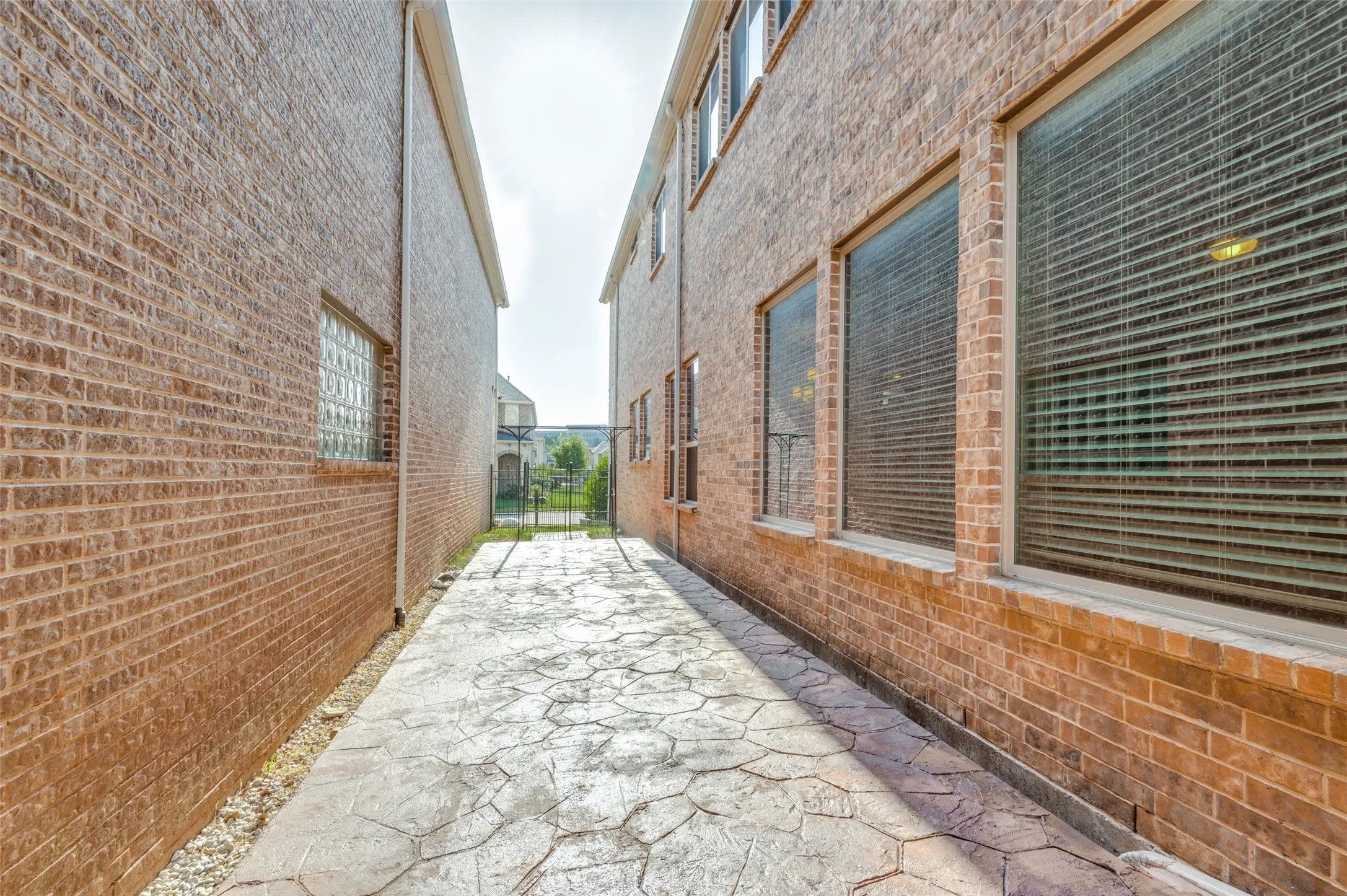 Single Family Residence For Rent in Dallas County , 6739 Palo Duro Drive, Irving, Texas 75063, 4 Bedroom, 4 Bathroom, 2 Garage spaces, 3,054 Sqft, built in 2017, mls#21341252, Real Estate Agent in Irving, Homes For Rent in Dallas county, Homes For Rent in Irving, Realtor in Irving Texas, Real Estate Brokerage Independent Realty Texas, Luminita Cordes Realtor
