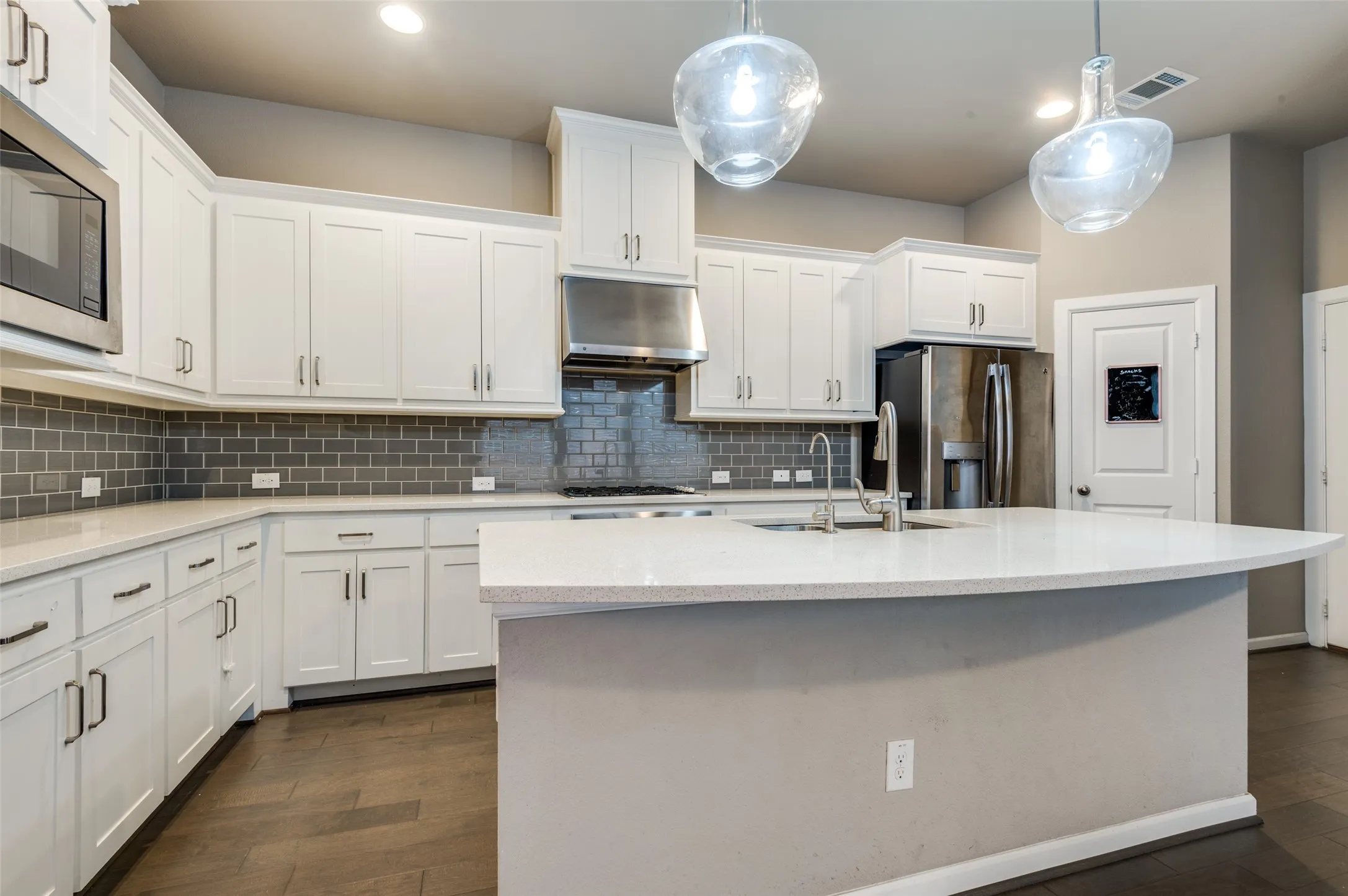 Single Family Residence For Rent in Dallas County , 6739 Palo Duro Drive, Irving, Texas 75063, 4 Bedroom, 4 Bathroom, 2 Garage spaces, 3,054 Sqft, built in 2017, mls#21341252, Real Estate Agent in Irving, Homes For Rent in Dallas county, Homes For Rent in Irving, Realtor in Irving Texas, Real Estate Brokerage Independent Realty Texas, Luminita Cordes Realtor