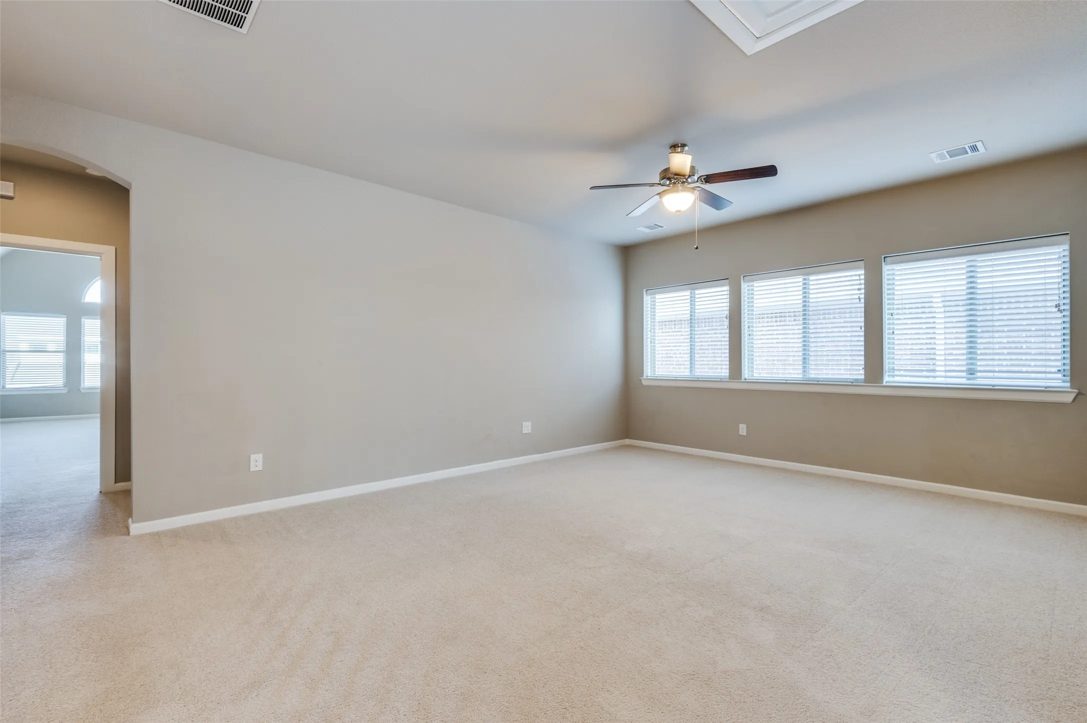 Single Family Residence For Rent in Dallas County , 6739 Palo Duro Drive, Irving, Texas 75063, 4 Bedroom, 4 Bathroom, 2 Garage spaces, 3,054 Sqft, built in 2017, mls#21341252, Real Estate Agent in Irving, Homes For Rent in Dallas county, Homes For Rent in Irving, Realtor in Irving Texas, Real Estate Brokerage Independent Realty Texas, Luminita Cordes Realtor