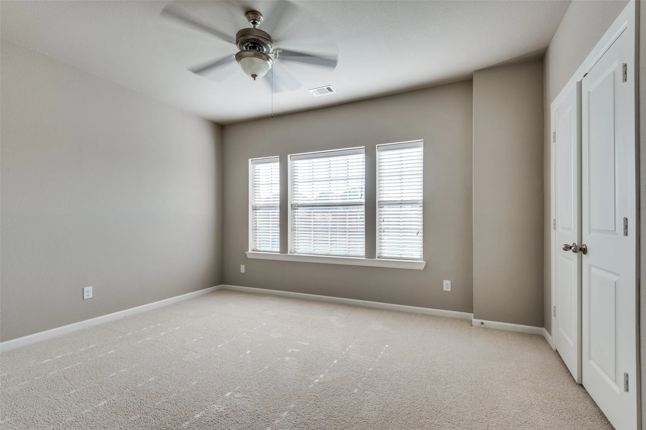 Single Family Residence For Rent in Dallas County , 6739 Palo Duro Drive, Irving, Texas 75063, 4 Bedroom, 4 Bathroom, 2 Garage spaces, 3,054 Sqft, built in 2017, mls#21341252, Real Estate Agent in Irving, Homes For Rent in Dallas county, Homes For Rent in Irving, Realtor in Irving Texas, Real Estate Brokerage Independent Realty Texas, Luminita Cordes Realtor