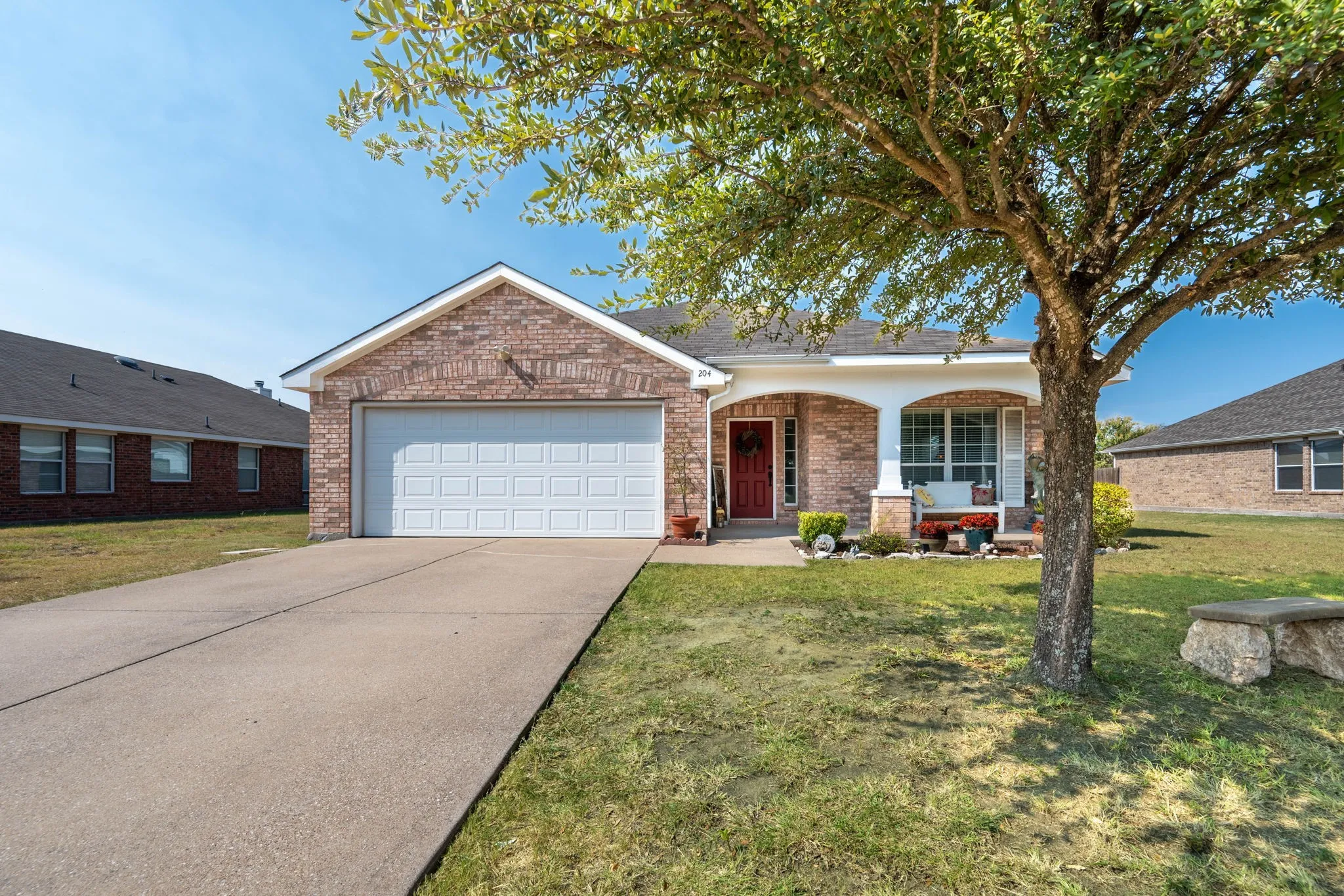 Single Family Residence For Sale in Rockwall County , 204 Cookston Lane, Royse City, Texas 75189, 3 Bedroom, 2 Bathroom, 2 Garage spaces, 1,891 Sqft, built in 2006, mls#21370535, Real Estate Agent in Royse City, Homes For Sale in Rockwall county, Homes For Sale in Royse City, Realtor in Royse City Texas, Real Estate Brokerage Independent Realty Texas, Luminita Cordes Realtor