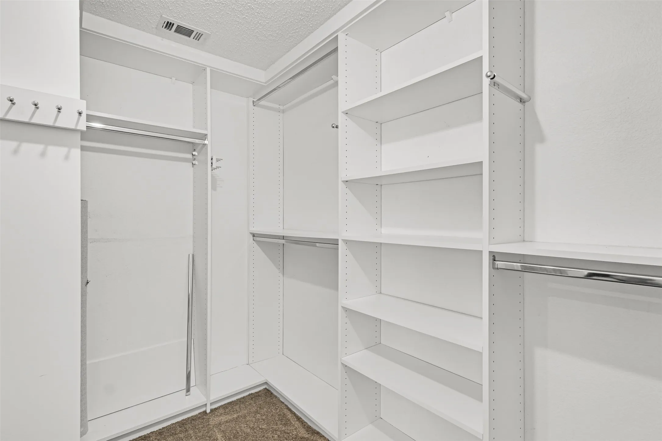 Single Family Residence For Sale in Collin County , 1119 Shadow Lakes Boulevard, Allen, Texas 75002, 4 Bedroom, 3 Bathroom, 2 Garage spaces, 2,923 Sqft, built in 1994, mls#21369608, Real Estate Agent in Allen, Homes For Sale in Collin county, Homes For Sale in Allen, Realtor in Allen Texas, Real Estate Brokerage Independent Realty Texas, Luminita Cordes Realtor
