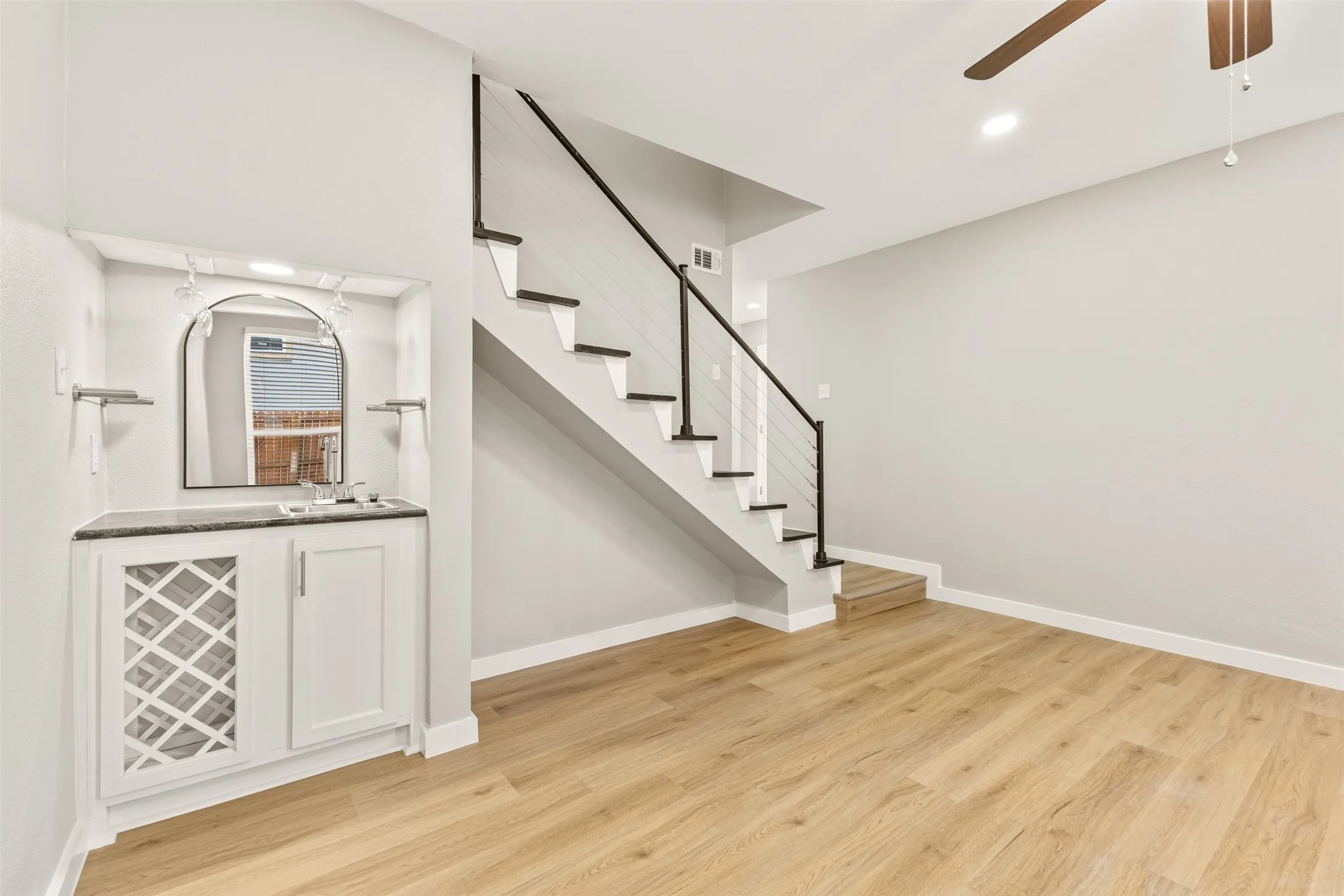 Condominium For Sale in Dallas County , 6738 Eastridge Drive 106, Dallas, Texas 75231, 2 Bedroom, 2 Bathroom, 2 Garage spaces, 1,282 Sqft, built in 1979, mls#21370015, Real Estate Agent in Dallas, Homes For Sale in Dallas county, Homes For Sale in Dallas, Realtor in Dallas Texas, Real Estate Brokerage Independent Realty Texas, Luminita Cordes Realtor