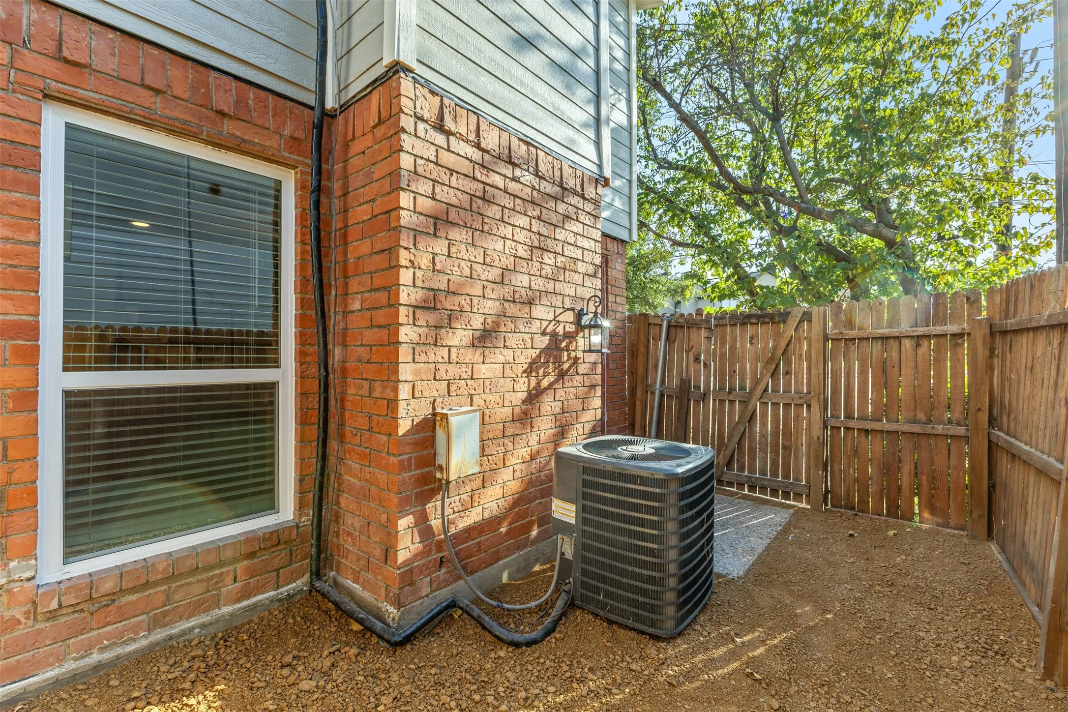 Condominium For Sale in Dallas County , 6738 Eastridge Drive 106, Dallas, Texas 75231, 2 Bedroom, 2 Bathroom, 2 Garage spaces, 1,282 Sqft, built in 1979, mls#21370015, Real Estate Agent in Dallas, Homes For Sale in Dallas county, Homes For Sale in Dallas, Realtor in Dallas Texas, Real Estate Brokerage Independent Realty Texas, Luminita Cordes Realtor