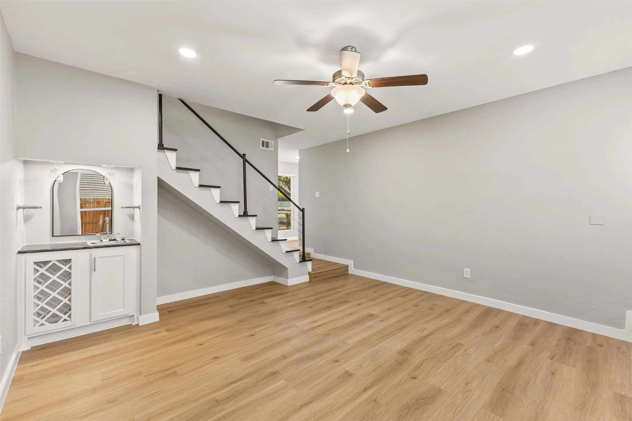 Condominium For Sale in Dallas County , 6738 Eastridge Drive 106, Dallas, Texas 75231, 2 Bedroom, 2 Bathroom, 2 Garage spaces, 1,282 Sqft, built in 1979, mls#21370015, Real Estate Agent in Dallas, Homes For Sale in Dallas county, Homes For Sale in Dallas, Realtor in Dallas Texas, Real Estate Brokerage Independent Realty Texas, Luminita Cordes Realtor