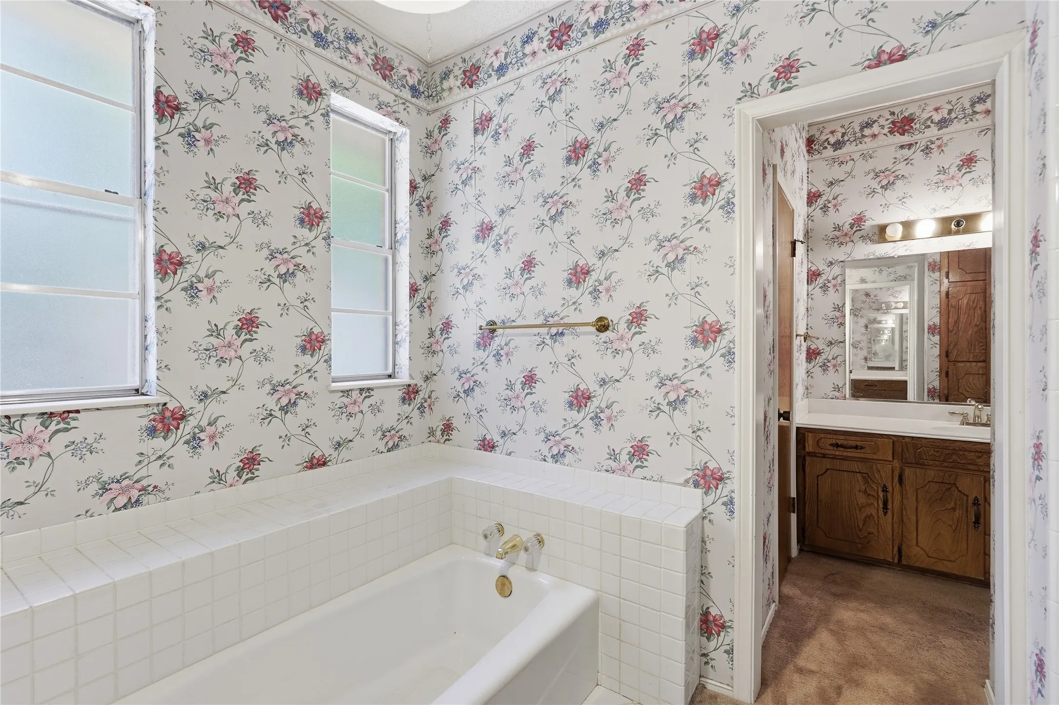 Single Family Residence For Sale in Tarrant County , 314 Brookside Drive, Grapevine, Texas 76051, 3 Bedroom, 2 Bathroom, 2 Garage spaces, 2,341 Sqft, built in 1979, mls#21368140, Real Estate Agent in Grapevine, Homes For Sale in Tarrant county, Homes For Sale in Grapevine, Realtor in Grapevine Texas, Real Estate Brokerage Independent Realty Texas, Luminita Cordes Realtor