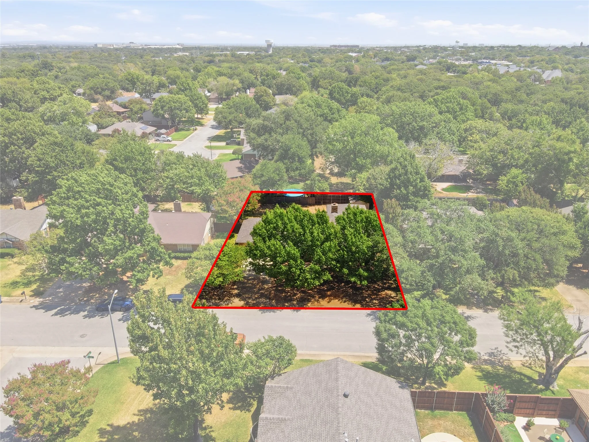 Single Family Residence For Sale in Tarrant County , 314 Brookside Drive, Grapevine, Texas 76051, 3 Bedroom, 2 Bathroom, 2 Garage spaces, 2,341 Sqft, built in 1979, mls#21368140, Real Estate Agent in Grapevine, Homes For Sale in Tarrant county, Homes For Sale in Grapevine, Realtor in Grapevine Texas, Real Estate Brokerage Independent Realty Texas, Luminita Cordes Realtor