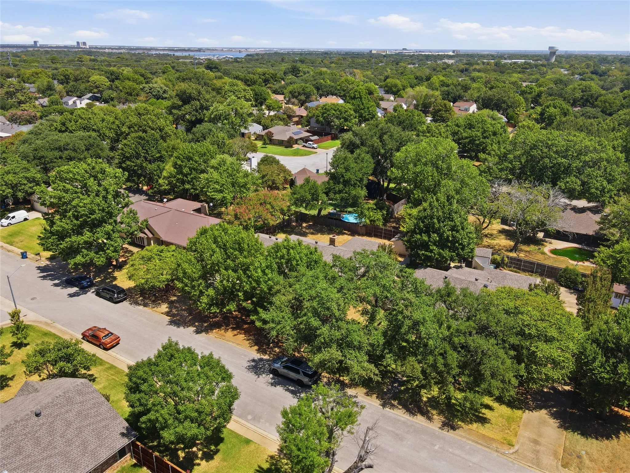 Single Family Residence For Sale in Tarrant County , 314 Brookside Drive, Grapevine, Texas 76051, 3 Bedroom, 2 Bathroom, 2 Garage spaces, 2,341 Sqft, built in 1979, mls#21368140, Real Estate Agent in Grapevine, Homes For Sale in Tarrant county, Homes For Sale in Grapevine, Realtor in Grapevine Texas, Real Estate Brokerage Independent Realty Texas, Luminita Cordes Realtor