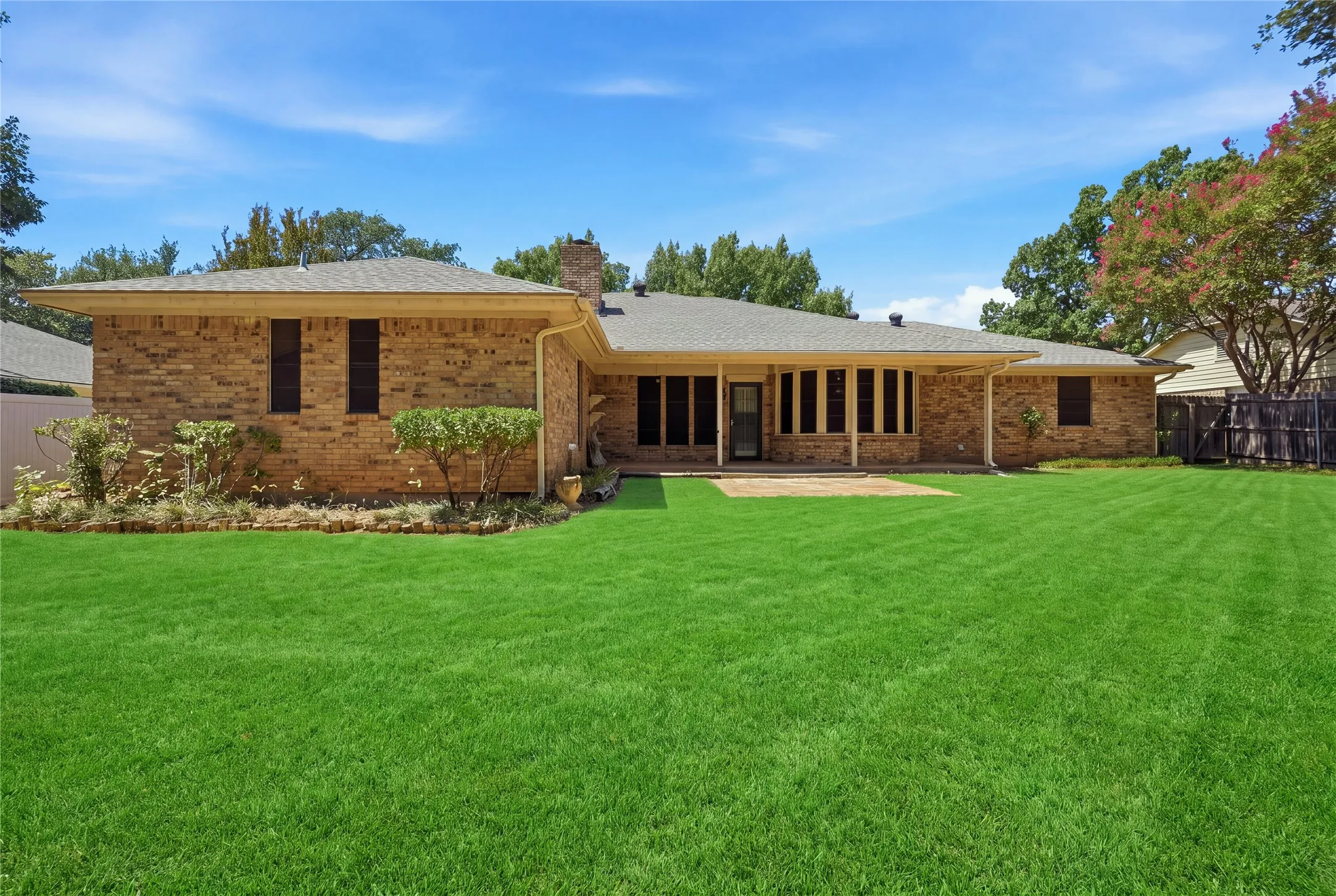 Single Family Residence For Sale in Tarrant County , 314 Brookside Drive, Grapevine, Texas 76051, 3 Bedroom, 2 Bathroom, 2 Garage spaces, 2,341 Sqft, built in 1979, mls#21368140, Real Estate Agent in Grapevine, Homes For Sale in Tarrant county, Homes For Sale in Grapevine, Realtor in Grapevine Texas, Real Estate Brokerage Independent Realty Texas, Luminita Cordes Realtor