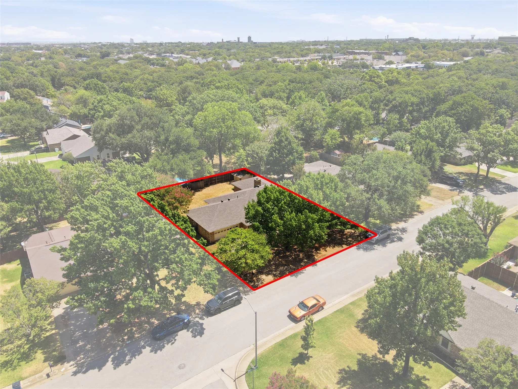 Single Family Residence For Sale in Tarrant County , 314 Brookside Drive, Grapevine, Texas 76051, 3 Bedroom, 2 Bathroom, 2 Garage spaces, 2,341 Sqft, built in 1979, mls#21368140, Real Estate Agent in Grapevine, Homes For Sale in Tarrant county, Homes For Sale in Grapevine, Realtor in Grapevine Texas, Real Estate Brokerage Independent Realty Texas, Luminita Cordes Realtor