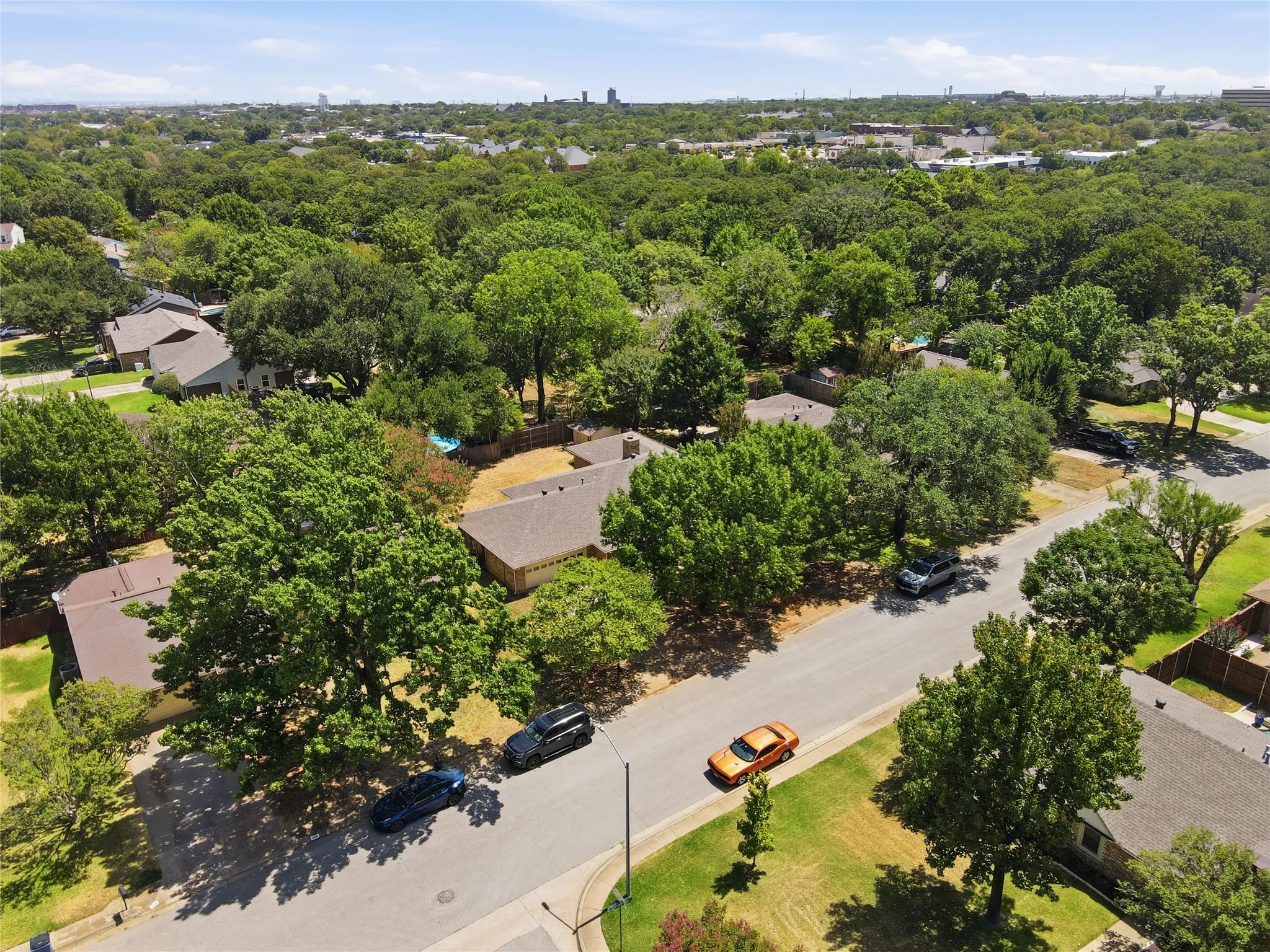 Single Family Residence For Sale in Tarrant County , 314 Brookside Drive, Grapevine, Texas 76051, 3 Bedroom, 2 Bathroom, 2 Garage spaces, 2,341 Sqft, built in 1979, mls#21368140, Real Estate Agent in Grapevine, Homes For Sale in Tarrant county, Homes For Sale in Grapevine, Realtor in Grapevine Texas, Real Estate Brokerage Independent Realty Texas, Luminita Cordes Realtor