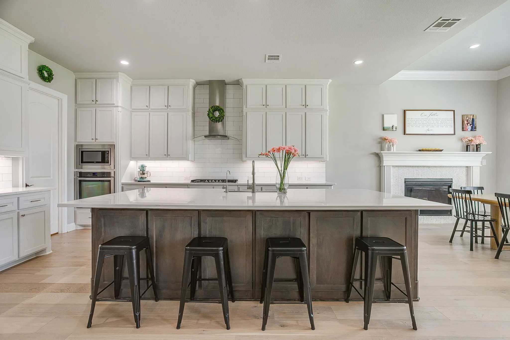 Single Family Residence For Sale in Parker County , 13648 Leatherstem Lane, Fort Worth, Texas 76008, 4 Bedroom, 4 Bathroom, 2 Garage spaces, 3,988 Sqft, built in 2018, mls#21370560, Real Estate Agent in Fort Worth, Homes For Sale in Parker county, Homes For Sale in Fort Worth, Realtor in Fort Worth Texas, Real Estate Brokerage Independent Realty Texas, Luminita Cordes Realtor